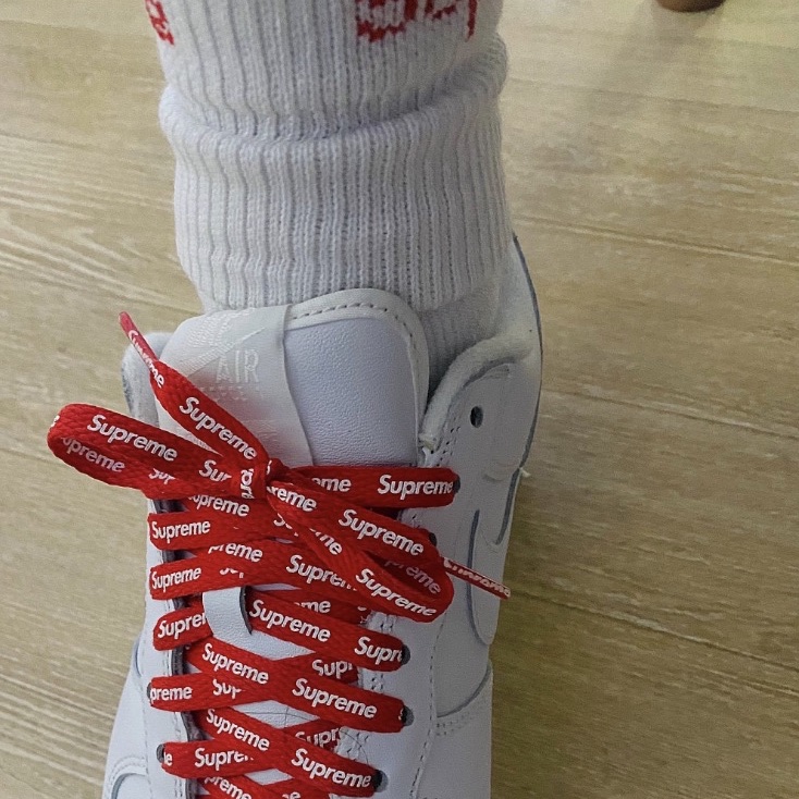 Supreme Hanes Crew Socks White (4 Pack) 착용 스타일