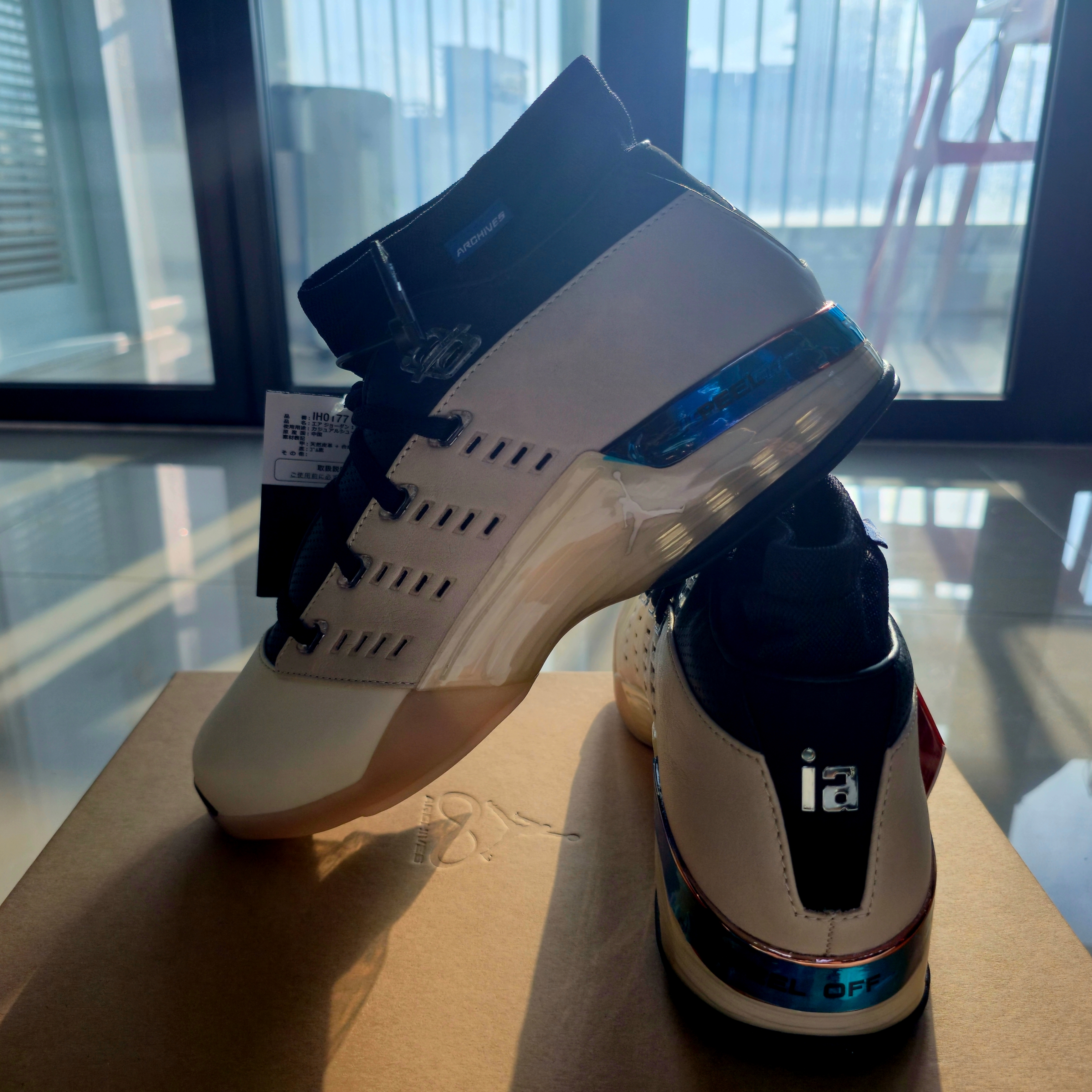 Jordan 17 Retro Low SP X Infinite Archives Beach Metallic Silver 착용 스타일