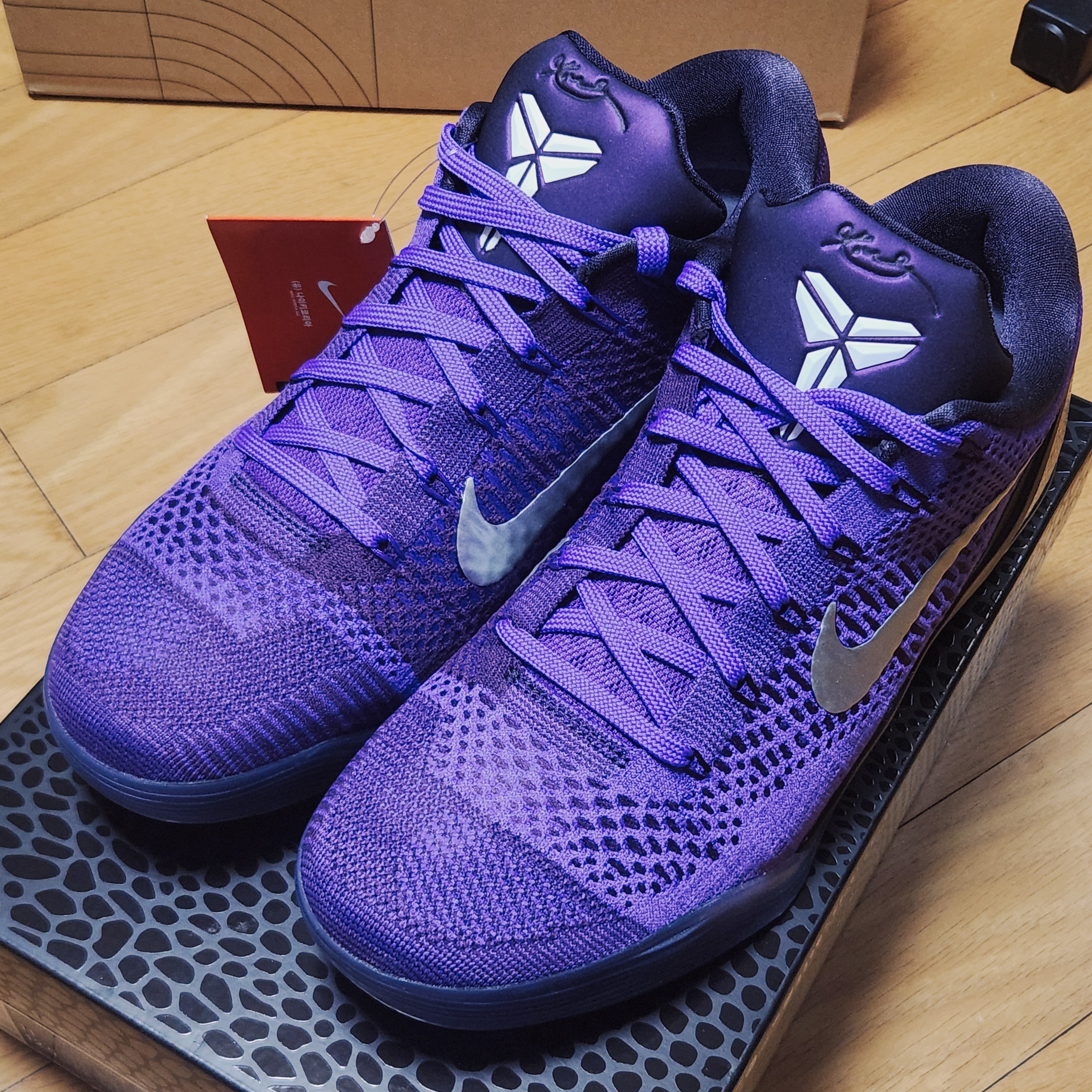 Nike Kobe 9 Elite Low Protro Hyper Grape and Cave Purple 착용 스타일