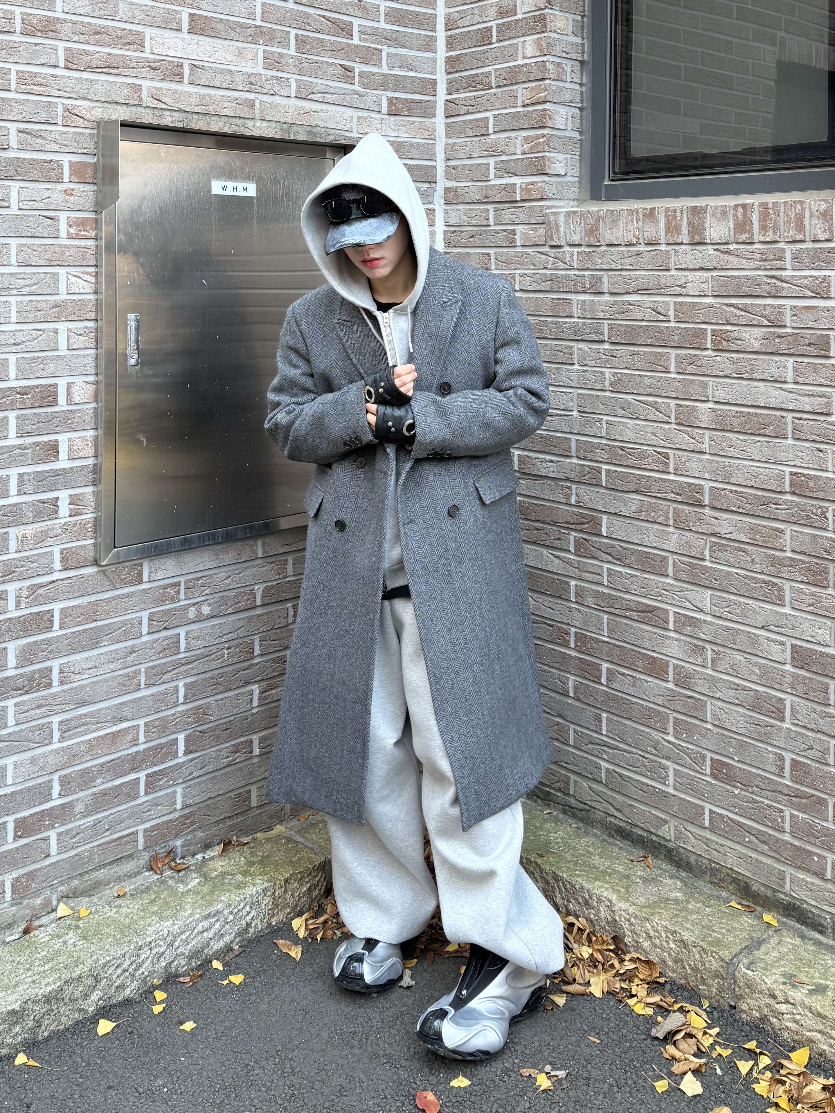 Balenciaga Basketball Sneakers Silver Black, MJD X KOIN SEOUL Wide Cargo Sweat Pants 착용 스타일 - 1