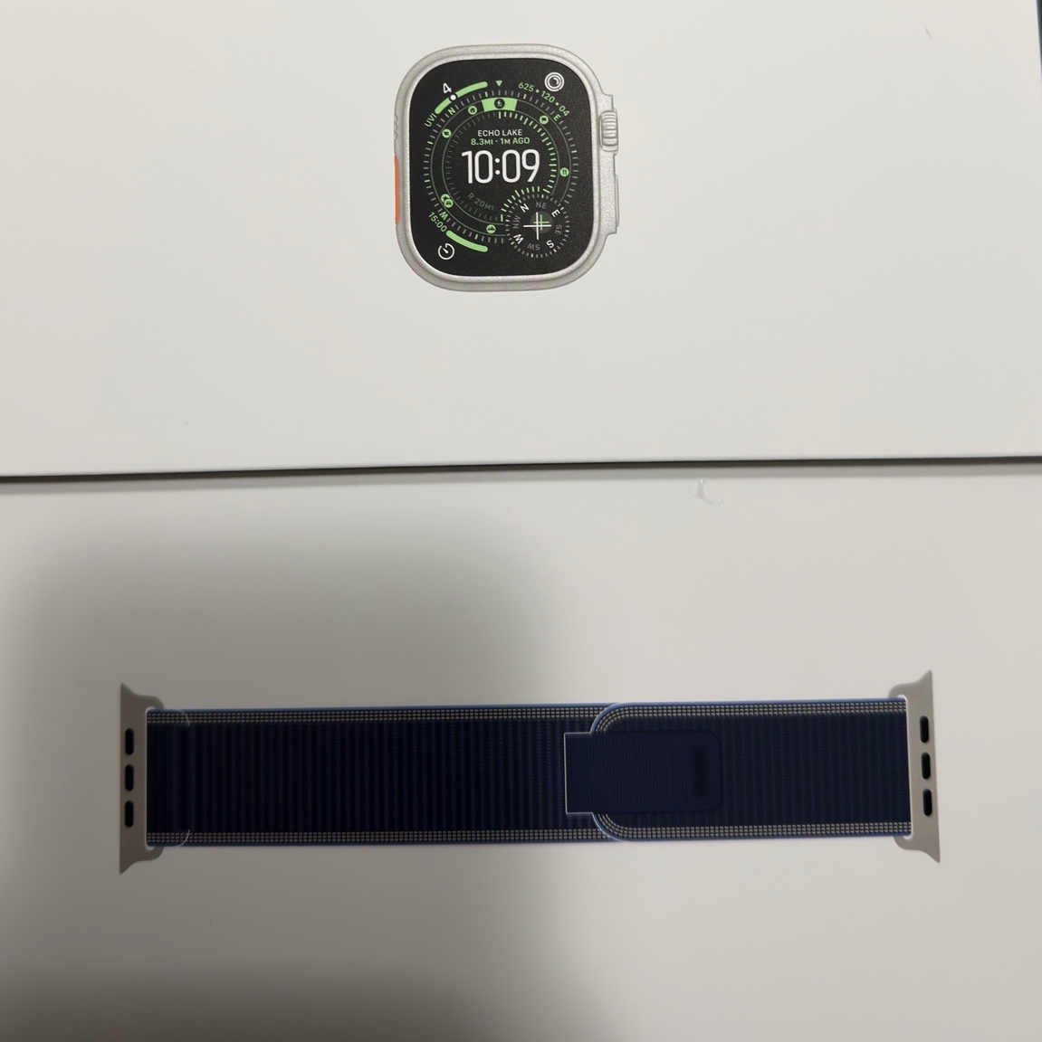 Apple Watch Ultra 3 49mm Natural Titanium Case with M/L Trail Loop Blue Bright Blue (Korean Ver.) 착용 스타일 - 1