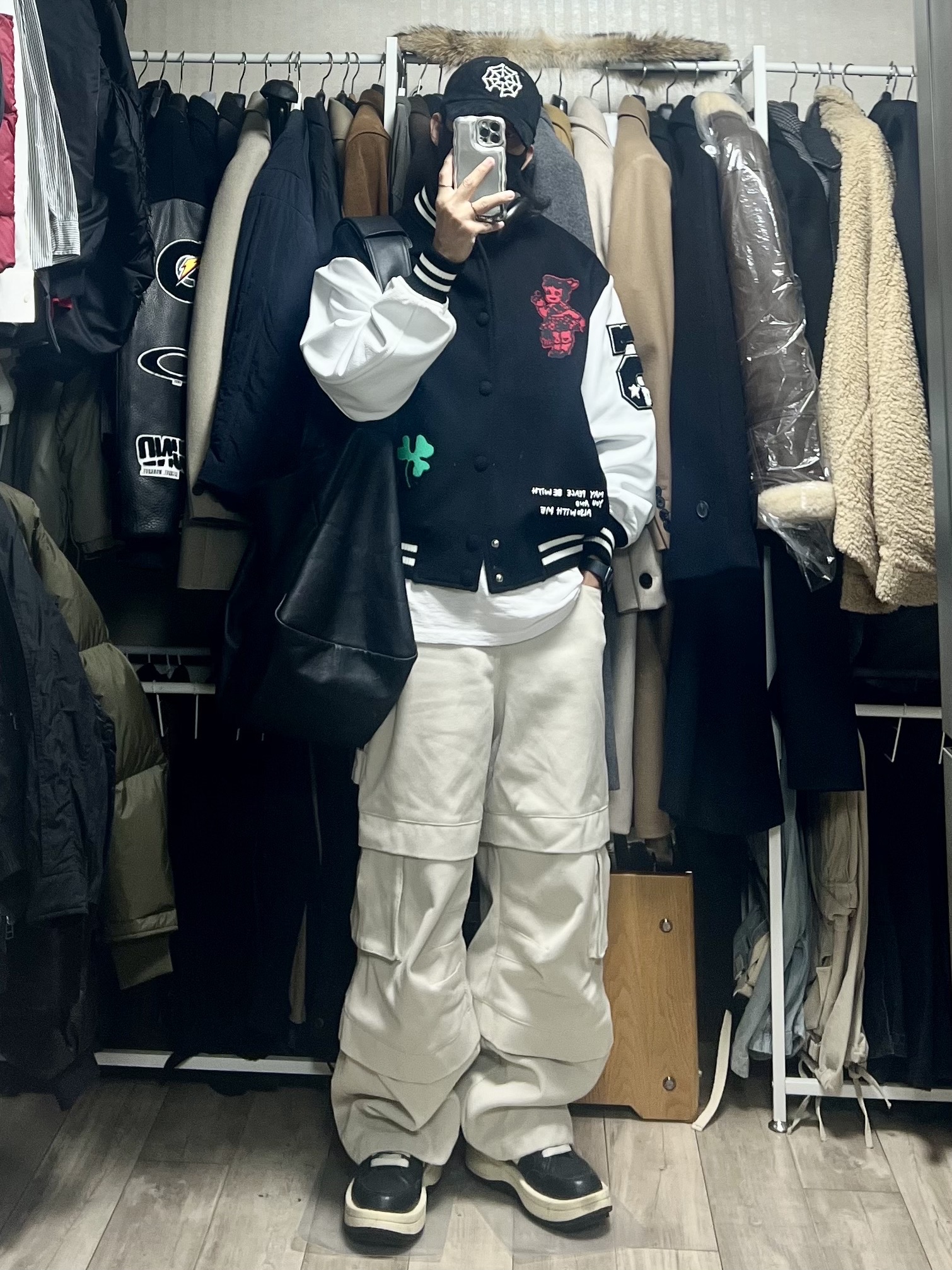 Kamien Titan Baggy Pants Light Beige, STU X HANK Varsity Jacket Black 착용 스타일