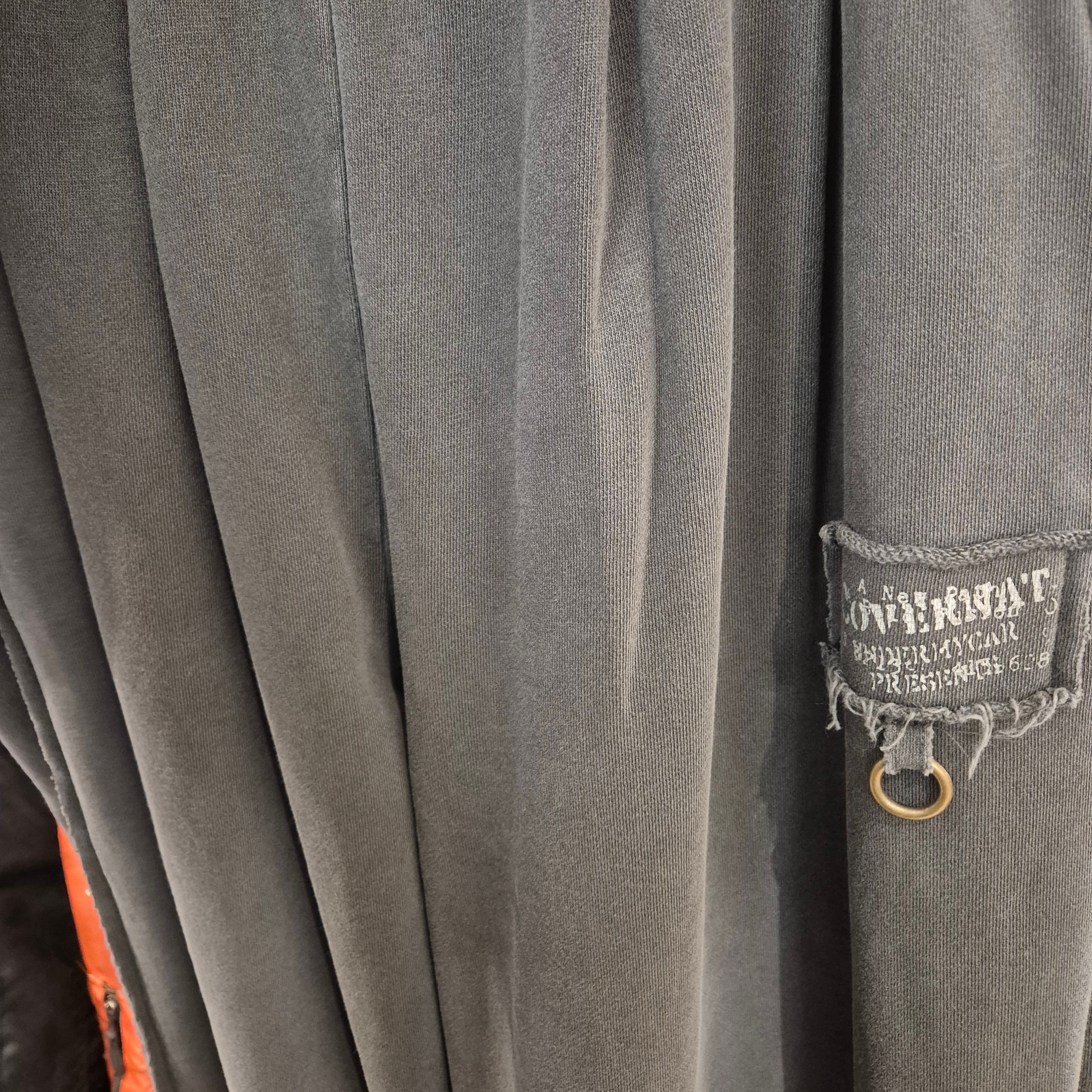 Undermycar x Covernat Destroyed Patch Sweat Pants Dark Gray - 25FW 착용 스타일