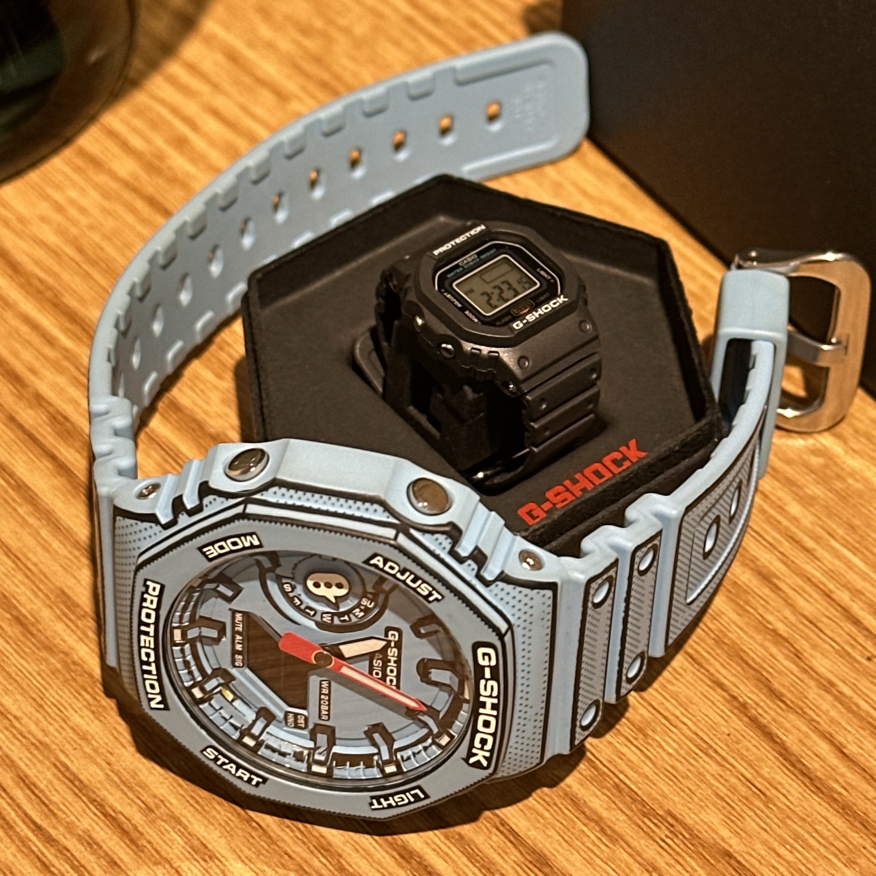 Casio G-Shock Nano DWN-5600-1, Casio G-Shock GA-2100MNG-2A 착용 스타일
