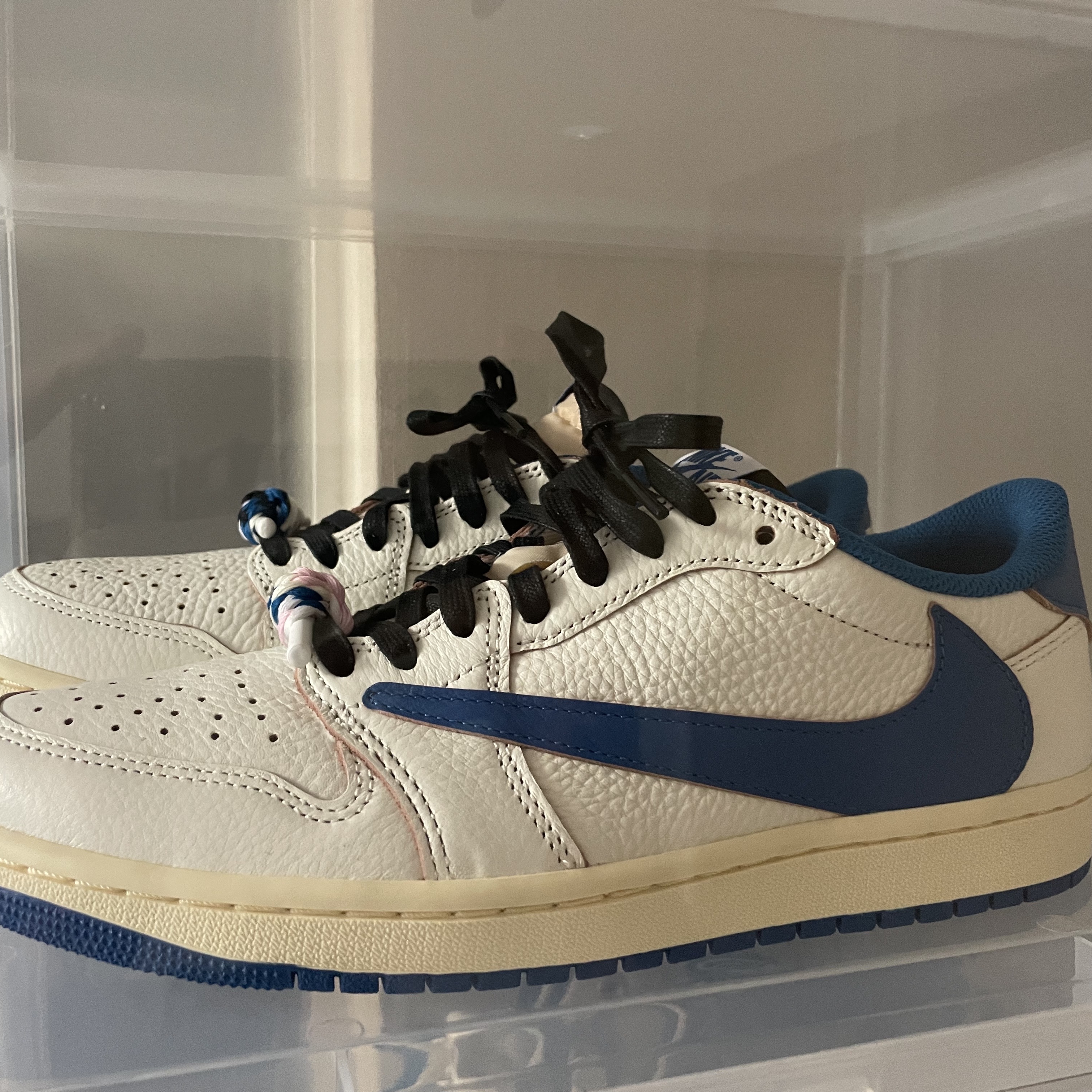 Jordan 1 x Travis Scott x Fragment Retro Low OG SP Sail Military Blue 착용 스타일 - 1