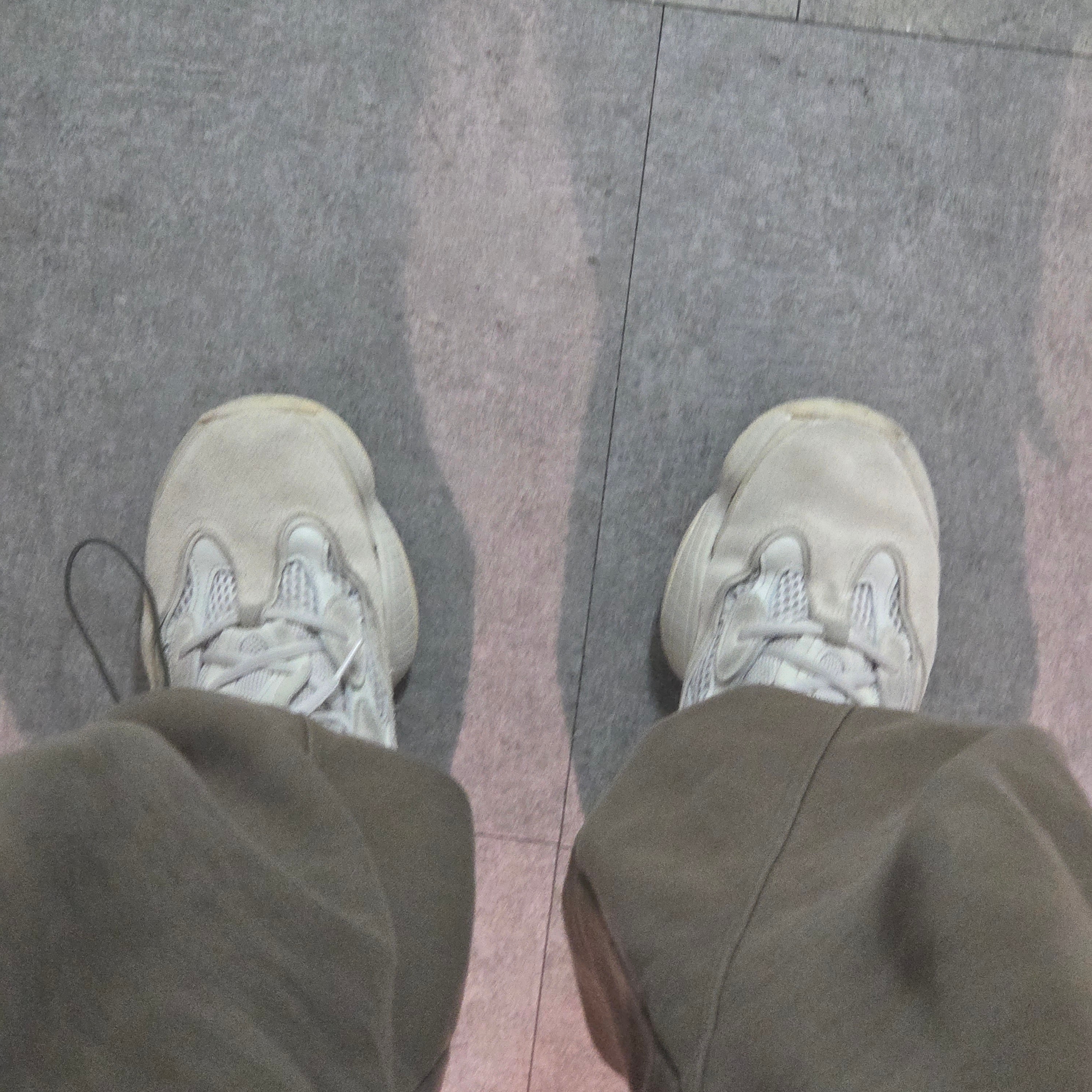 Adidas Yeezy 500 Blush 2022 착용 스타일