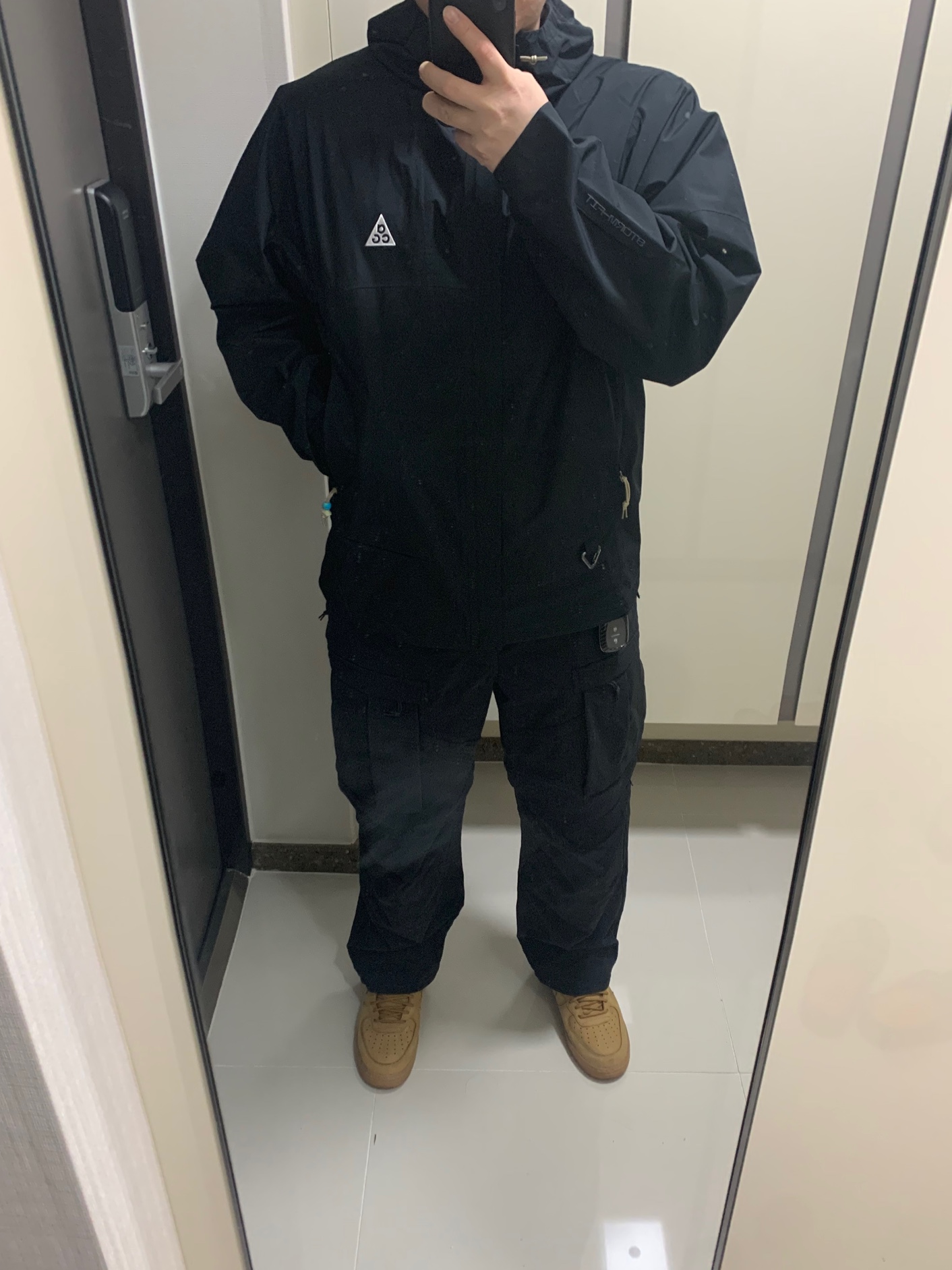 Nike ACG Storm-Fit ADV Cascade Rains Full Zip Jacket Black - Asia, Nike ACG Smith Summit Cargo Pants Black Anthracite - Asia 착용 스타일 - 1