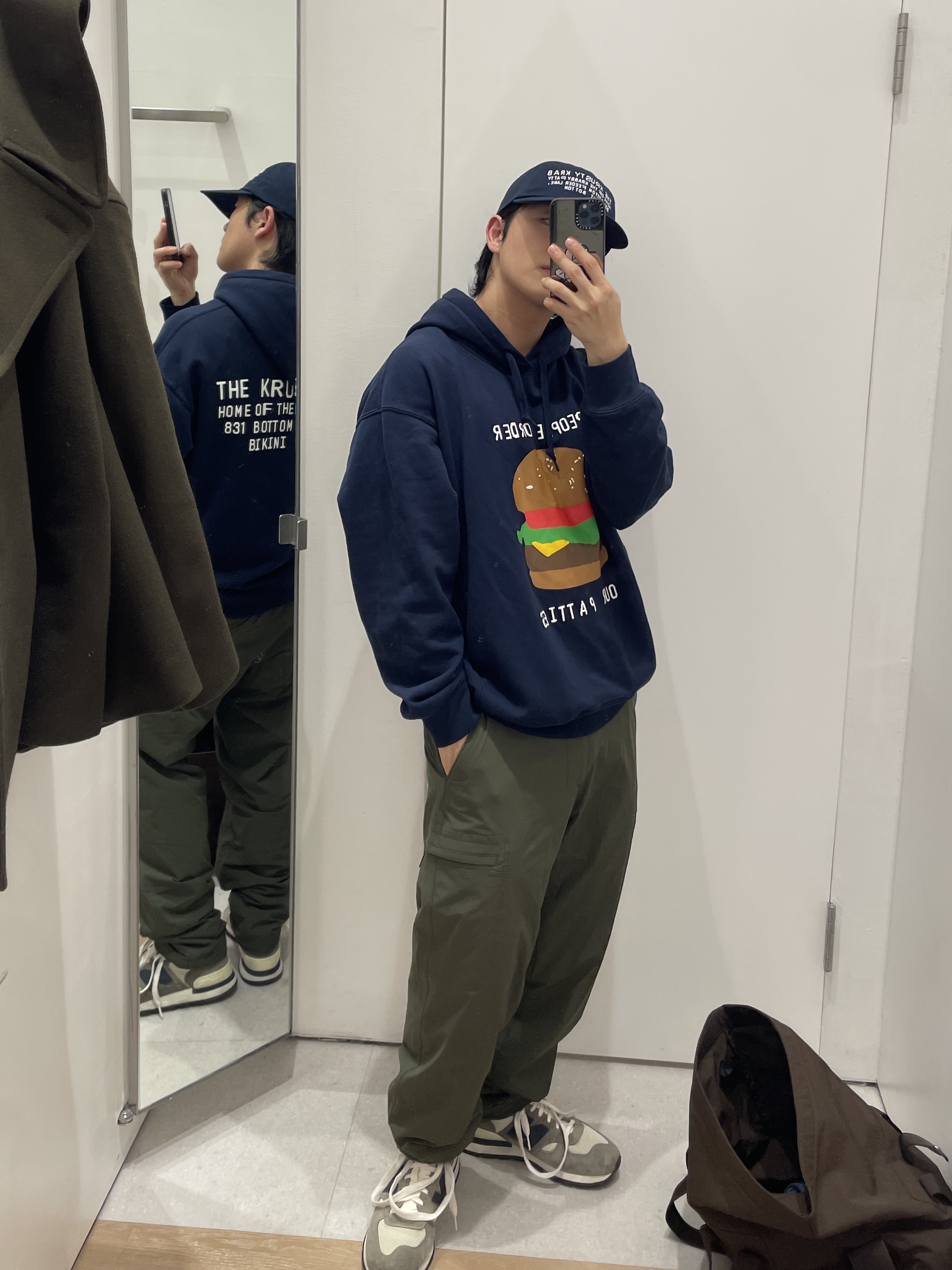 Uniqlo UT x CPFM x SpongeBob Sweat Pull Parka C Navy, Uniqlo UT x CPFM x SpongeBob UV Protection Cap Navy 착용 스타일 - 1