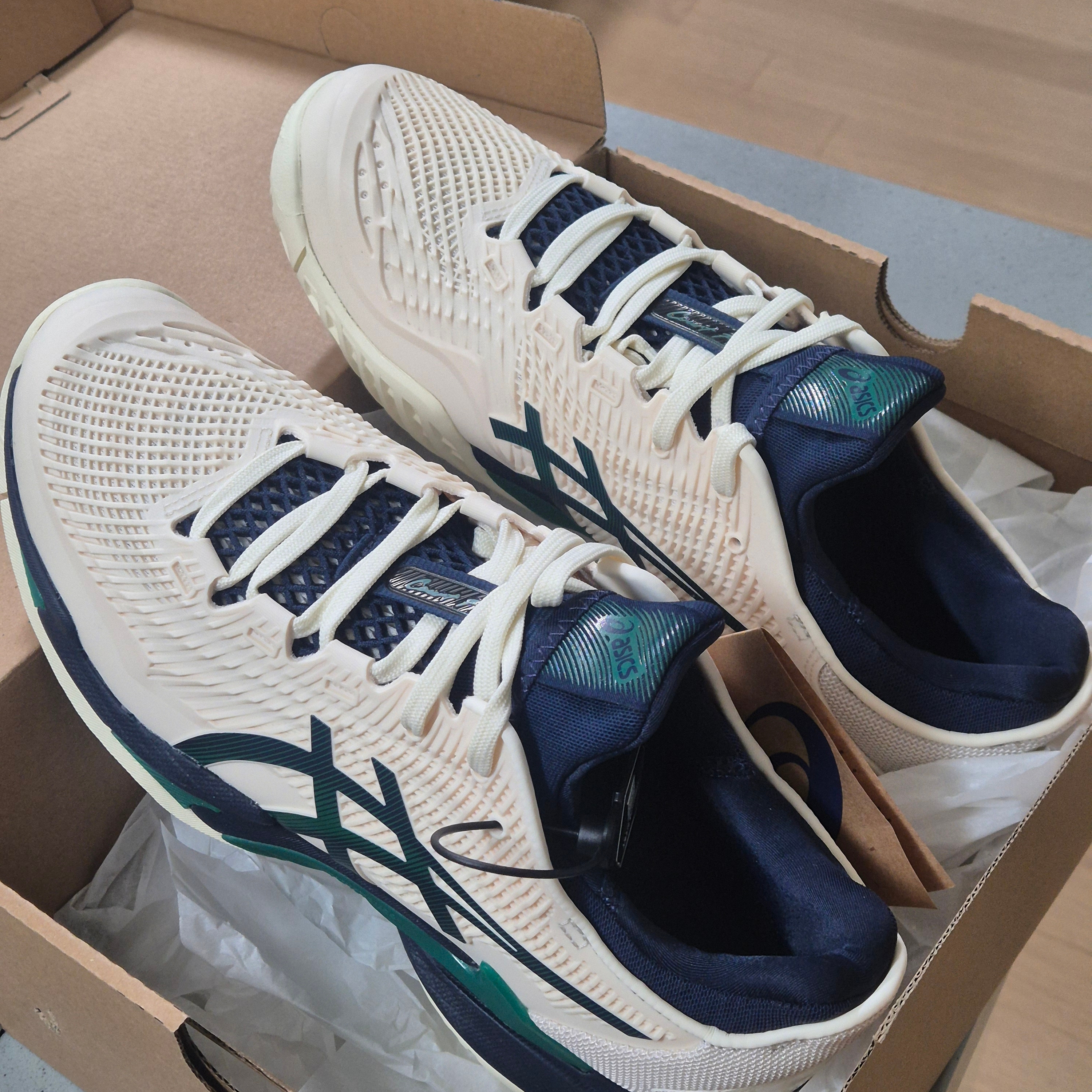 Asics Court FF 3 Cream Jasper Green 착용 스타일