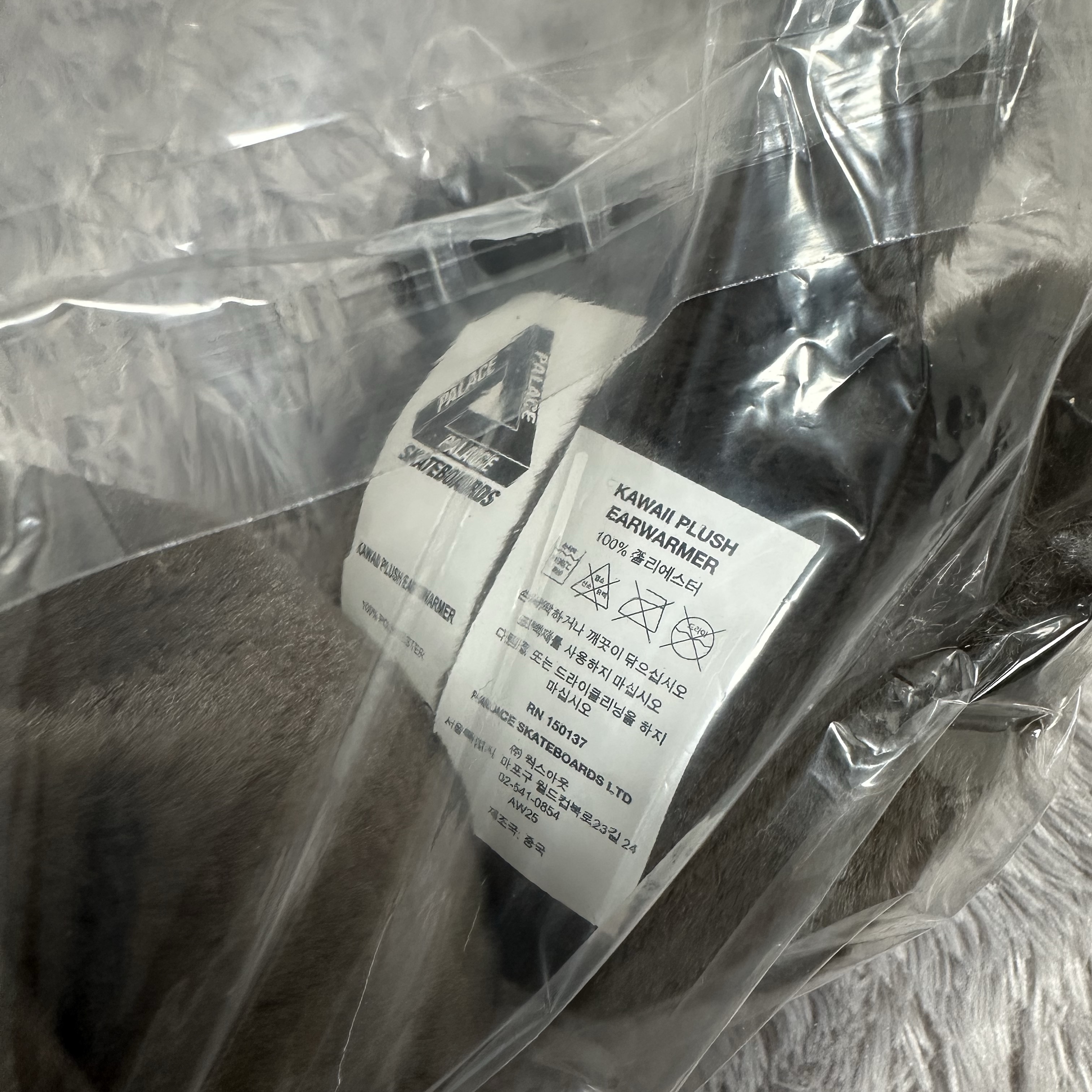 Palace Kawaii Plush Ear Warmer Brown - 25FW 착용 스타일 - 2