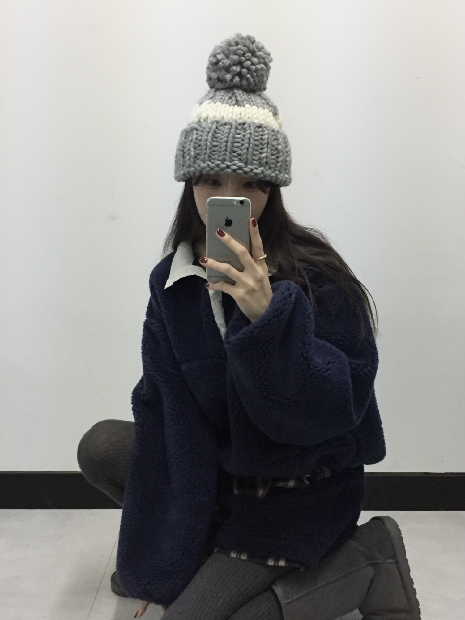 (W) UGG Classic Short II Boots Grey 착용 스타일 - 1