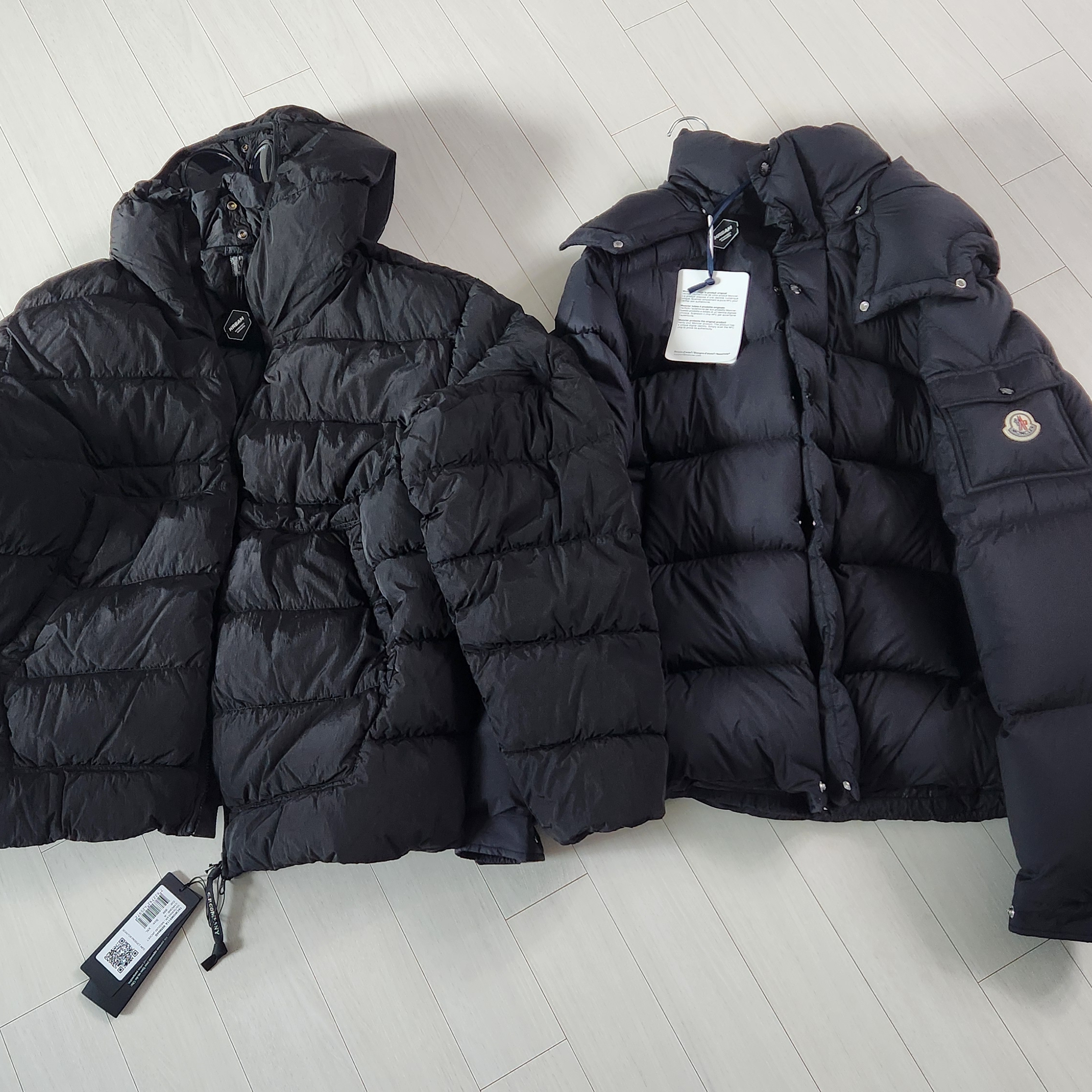 C.P. Company Chrome-R Goggle Down Jacket Black - 25FW, Moncler Maya 70 Hooded Short Down Jacket Black - 25FW 착용 스타일 - 2