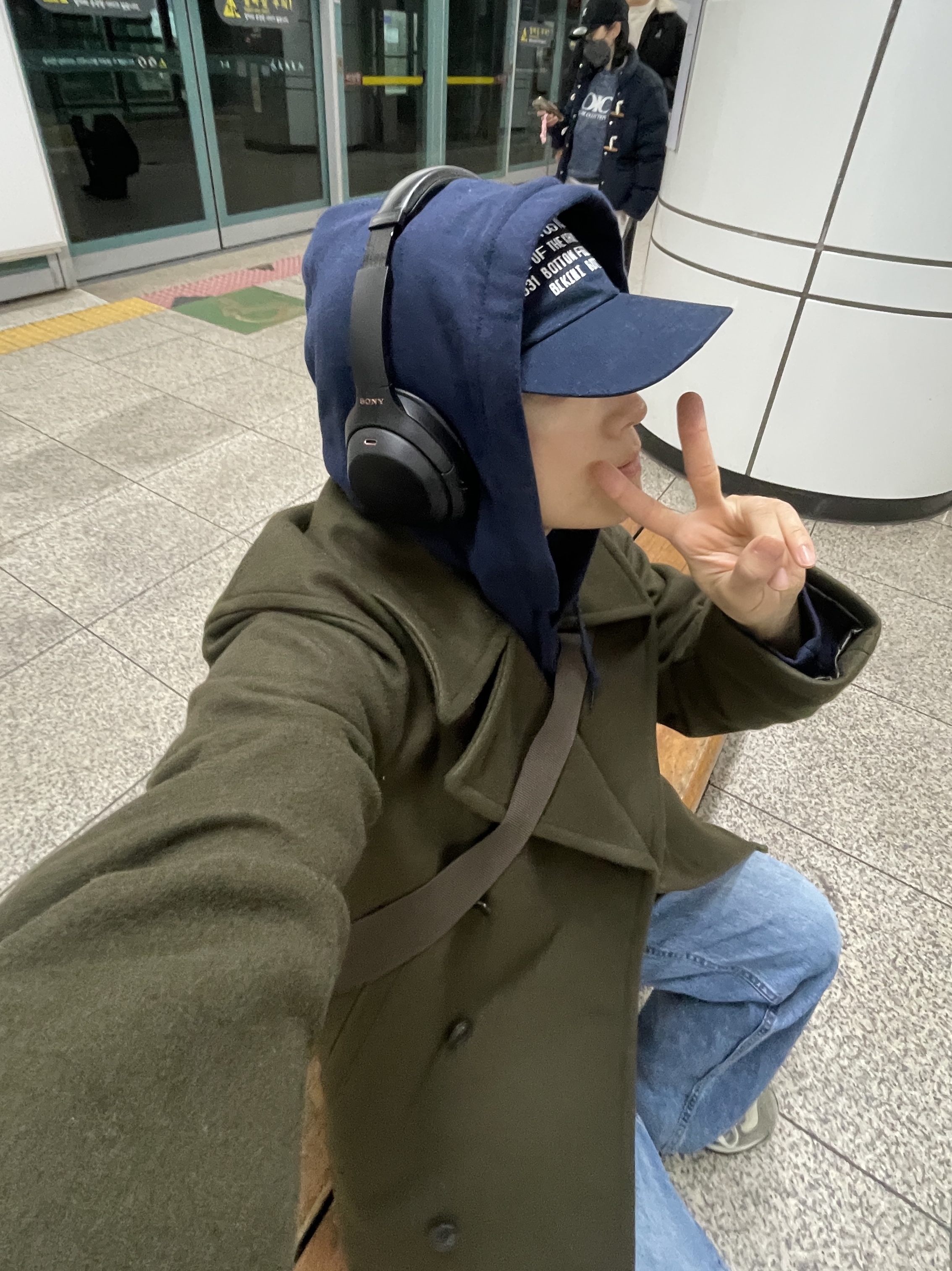Uniqlo UT x CPFM x SpongeBob Sweat Pull Parka C Navy, Uniqlo UT x CPFM x SpongeBob UV Protection Cap Navy 착용 스타일 - 2