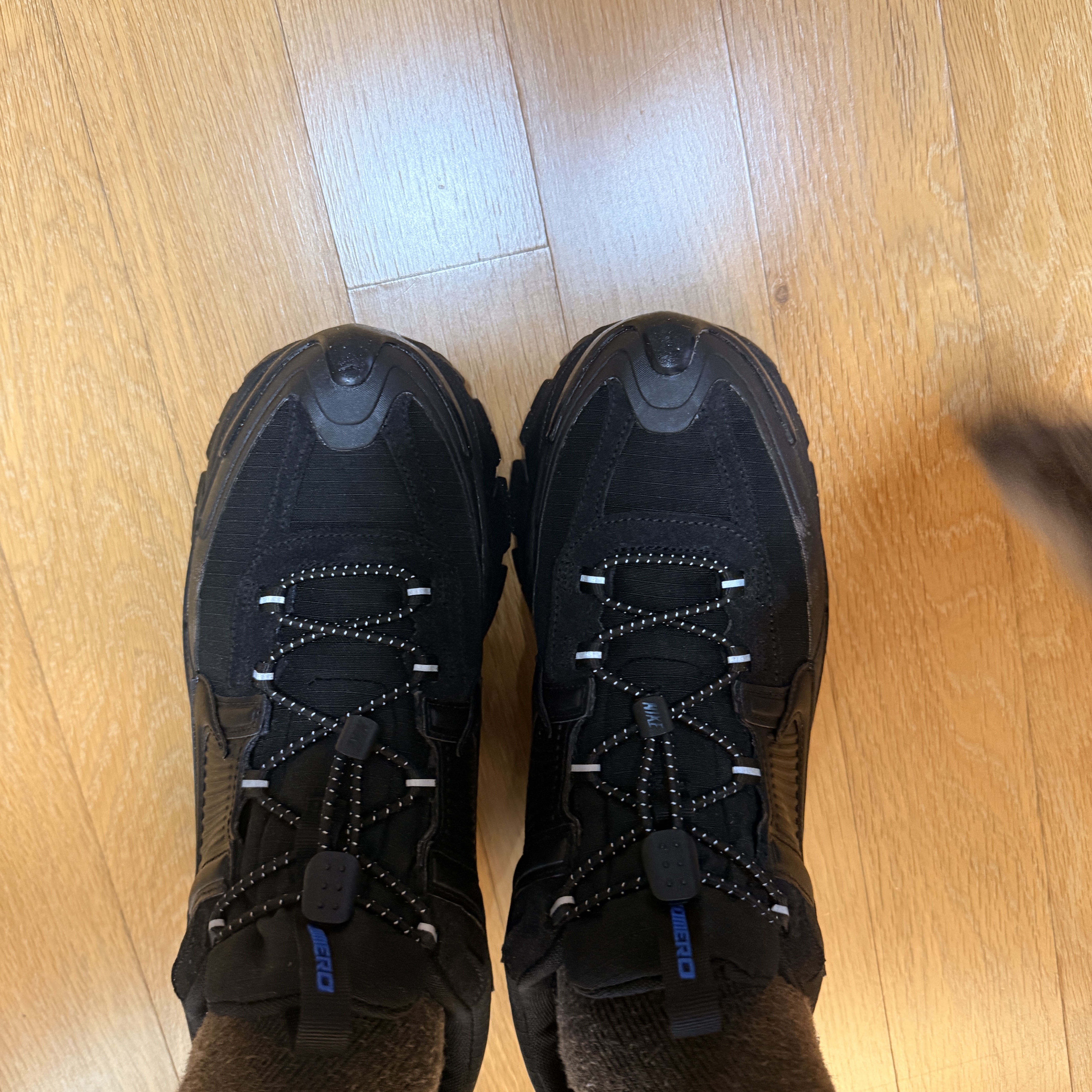 Nike Zoom Vomero Roam Black Racer Blue 착용 스타일