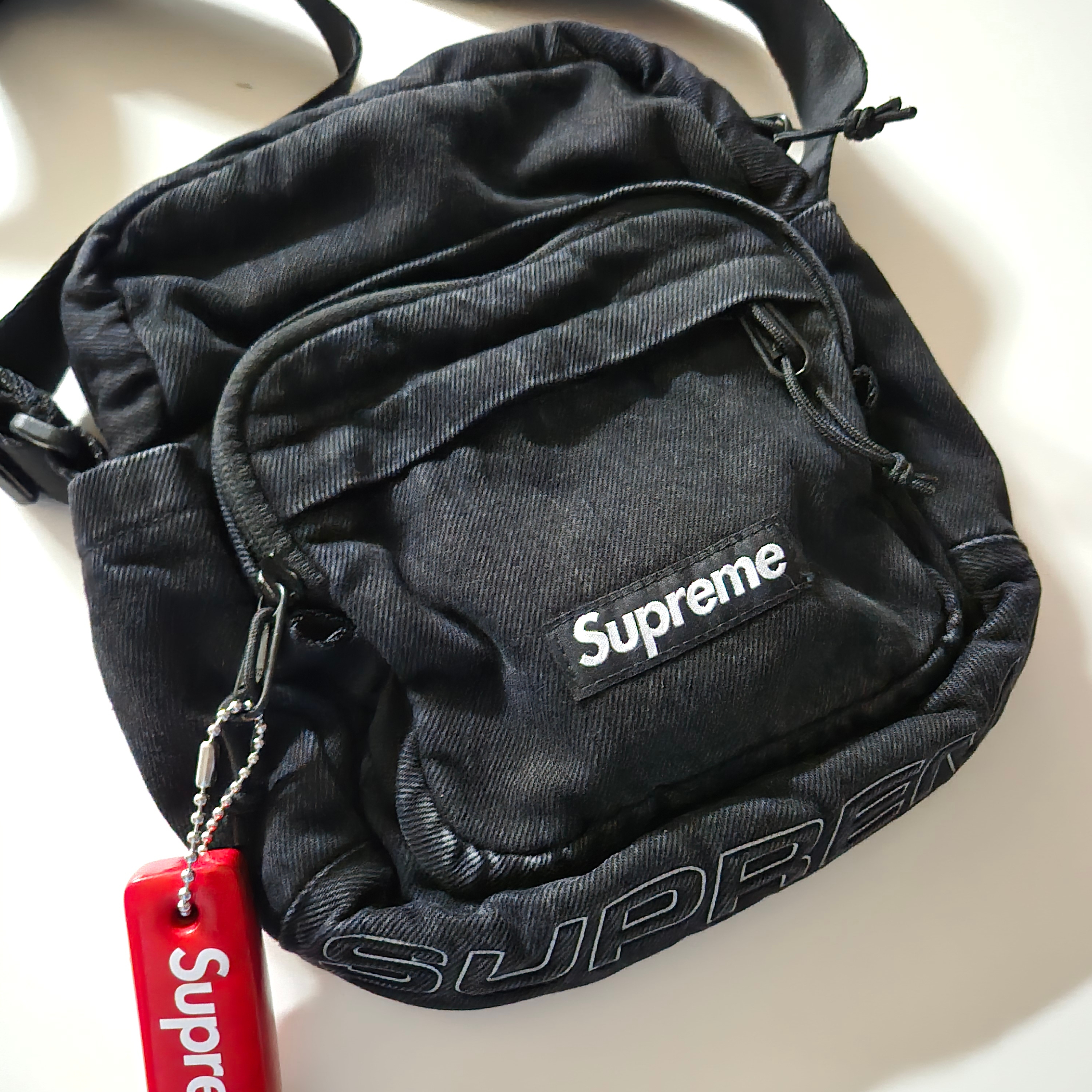 Supreme Denim Shoulder Bag Black - 25FW 착용 스타일