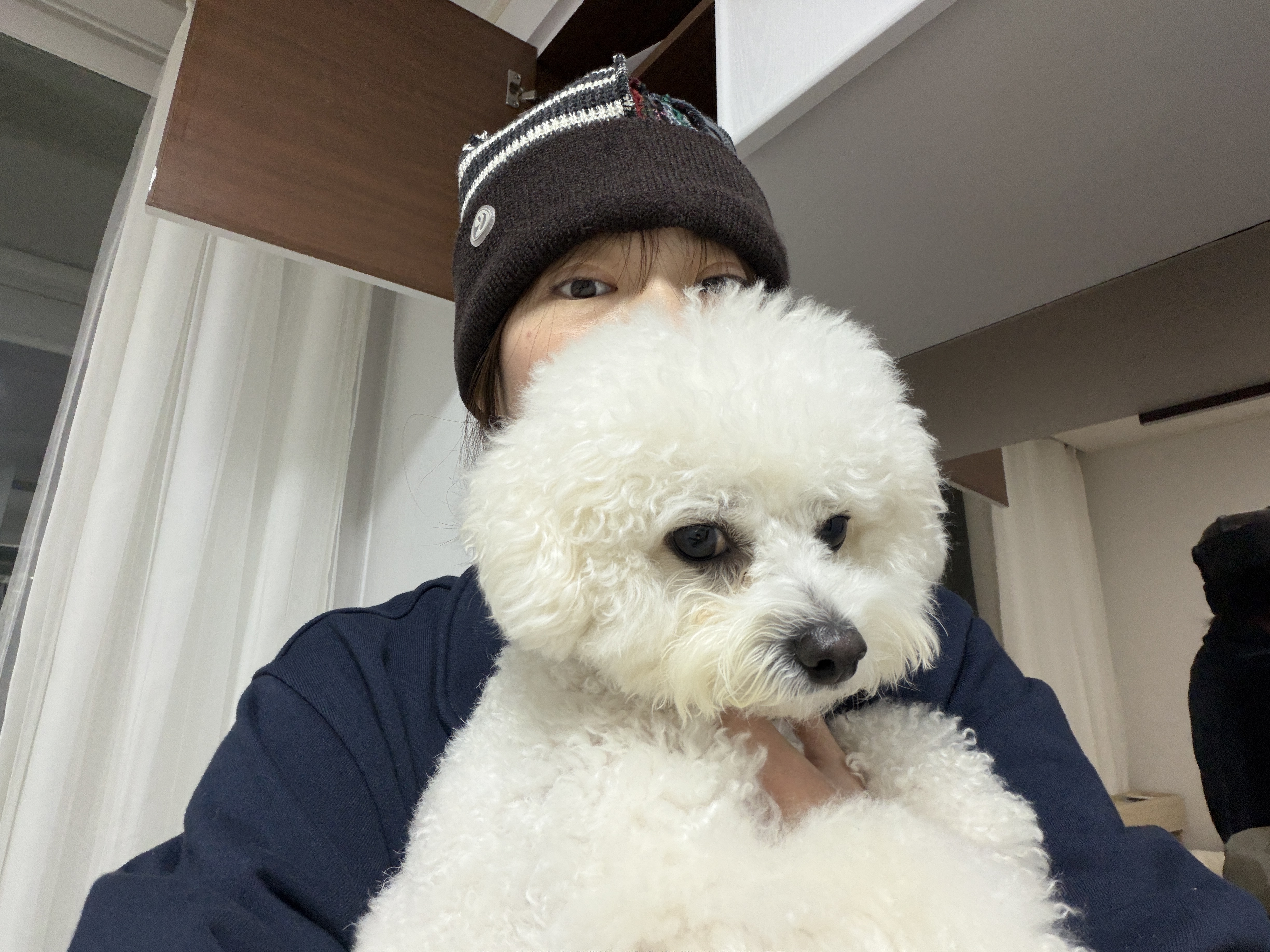 COYSEIO Patchwork Beanie Brown 착용 스타일