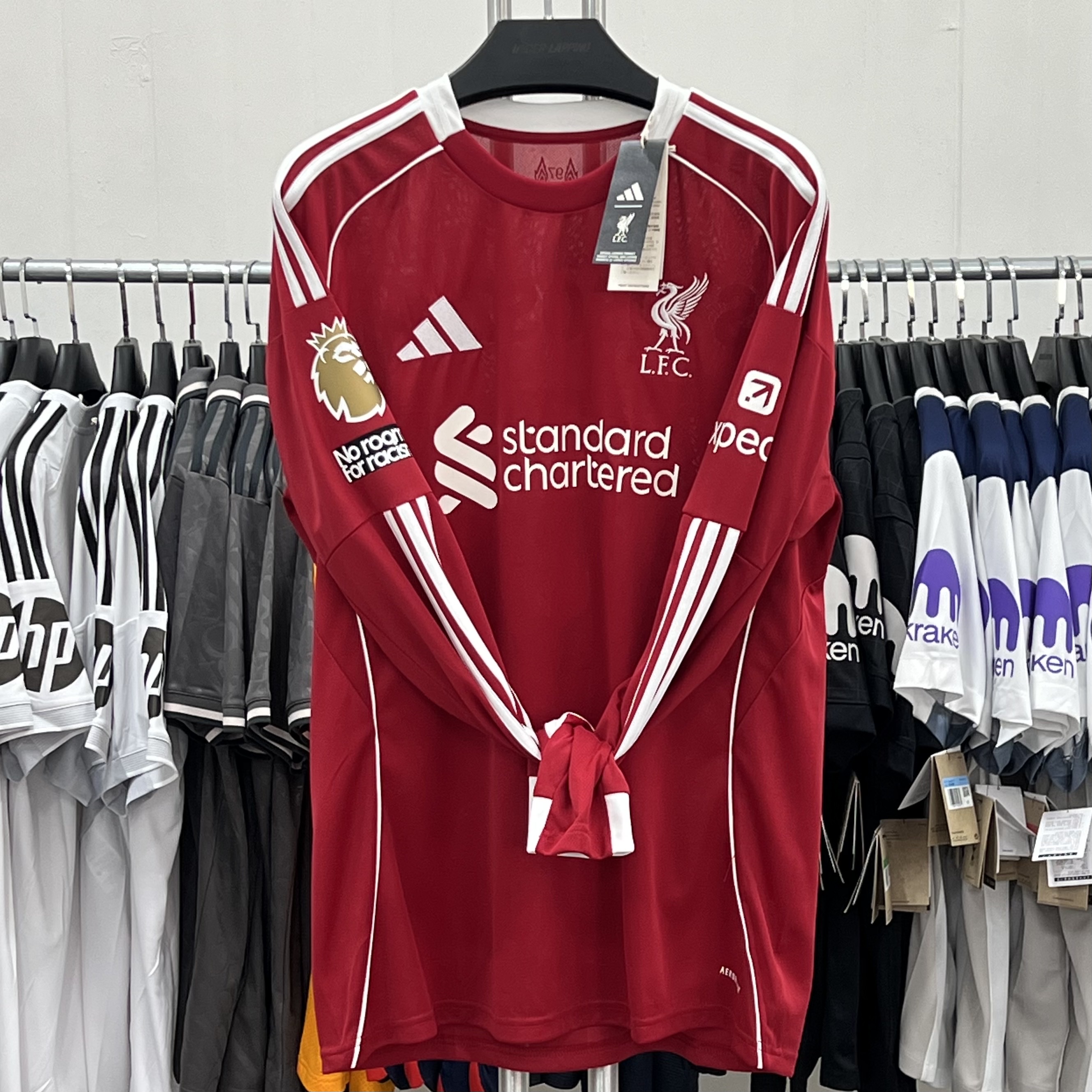 Adidas Liverpool FC 2025/26 Home Long Sleeve Jersey Strawberry Red - KR Sizing (Non Marking Ver.), Adidas Liverpool FC Tiro 25 Competition Training Top Wonder White - KR Sizing (Non Marking Ver.) 착용 스타일 - 2