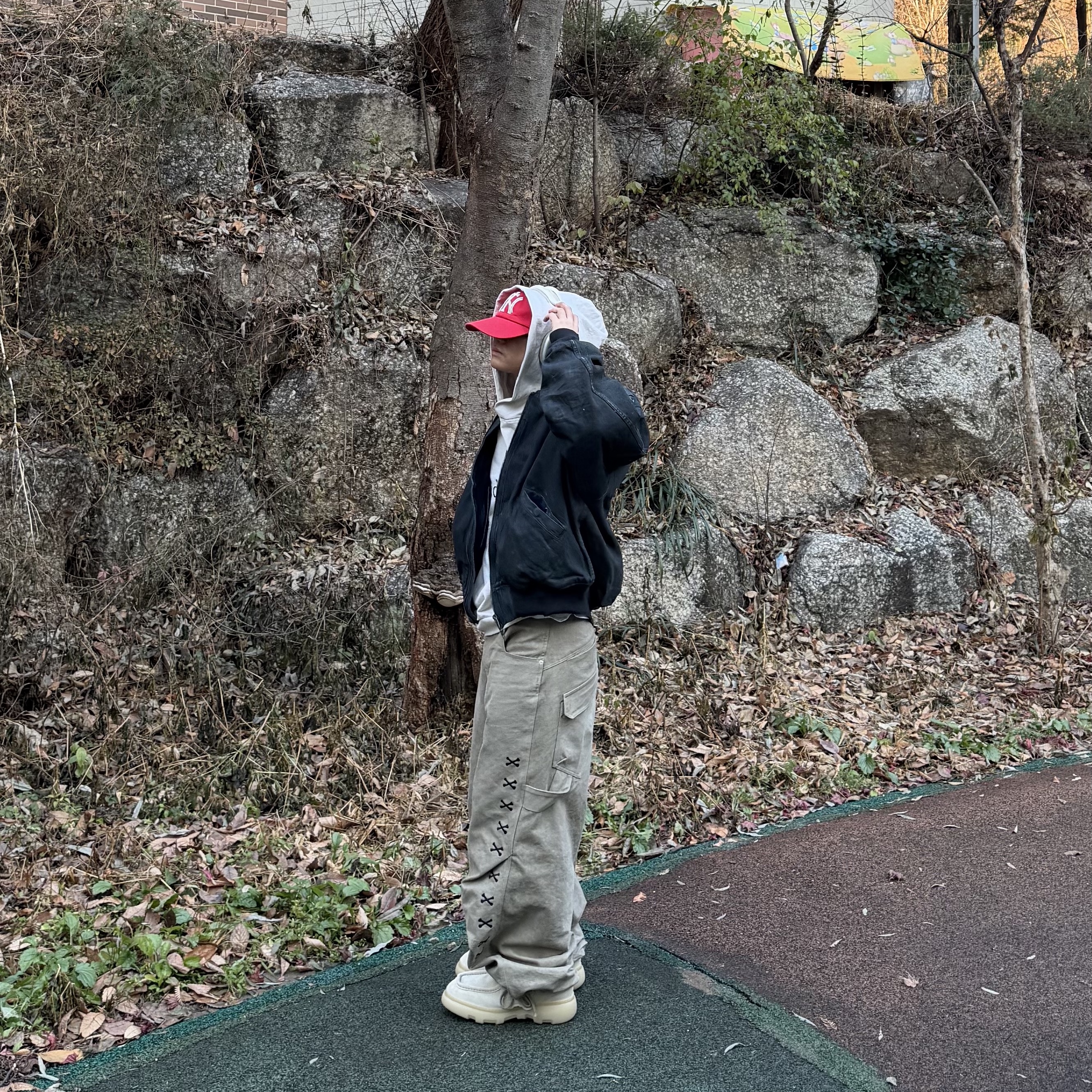 ETCE Ny Cross Washed Cap Red, [KREAM 단독] Kamien X Aoiro 247 Work Pants 착용 스타일 - 3