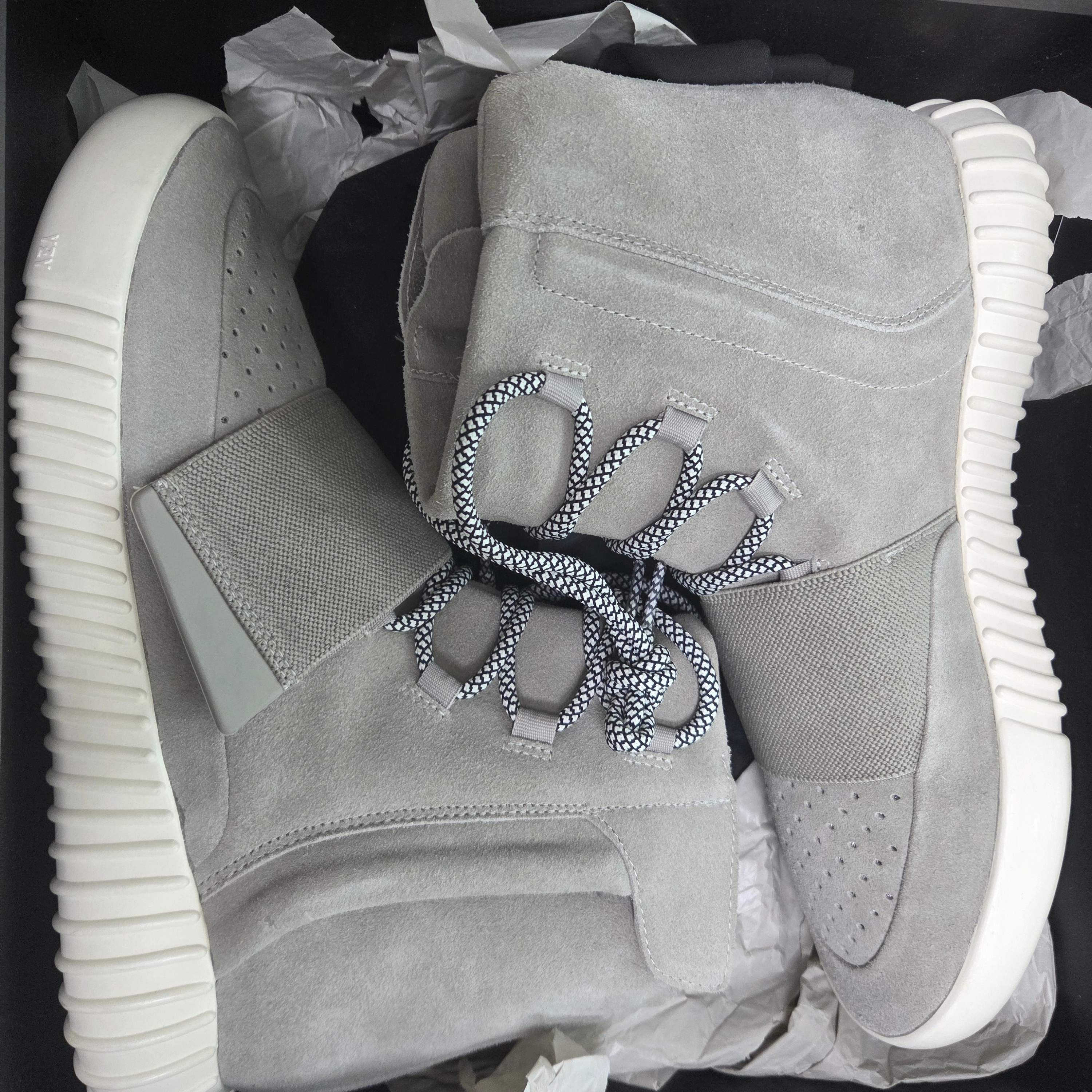 Adidas Yeezy Boost 750 OG Light Brown 착용 스타일
