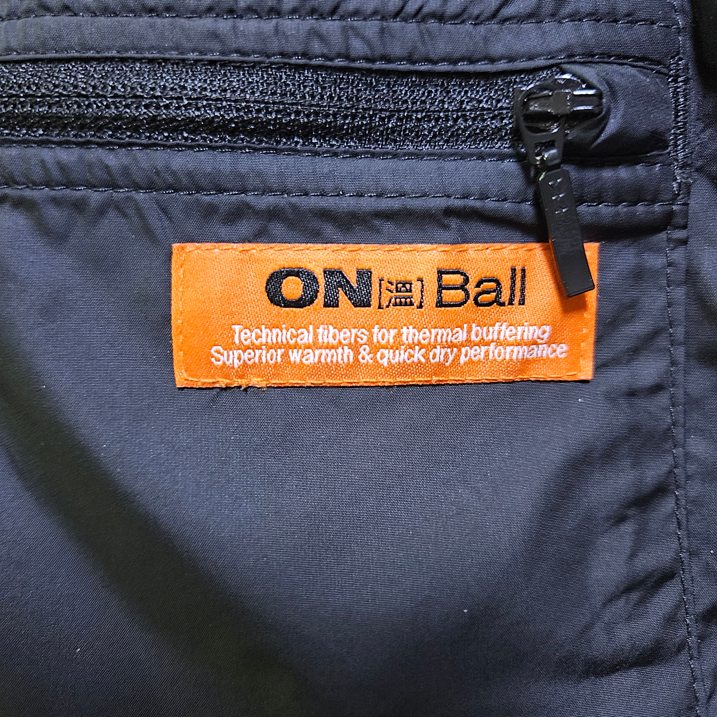 The North Face On Ball Jacket Black 착용 스타일 - 4