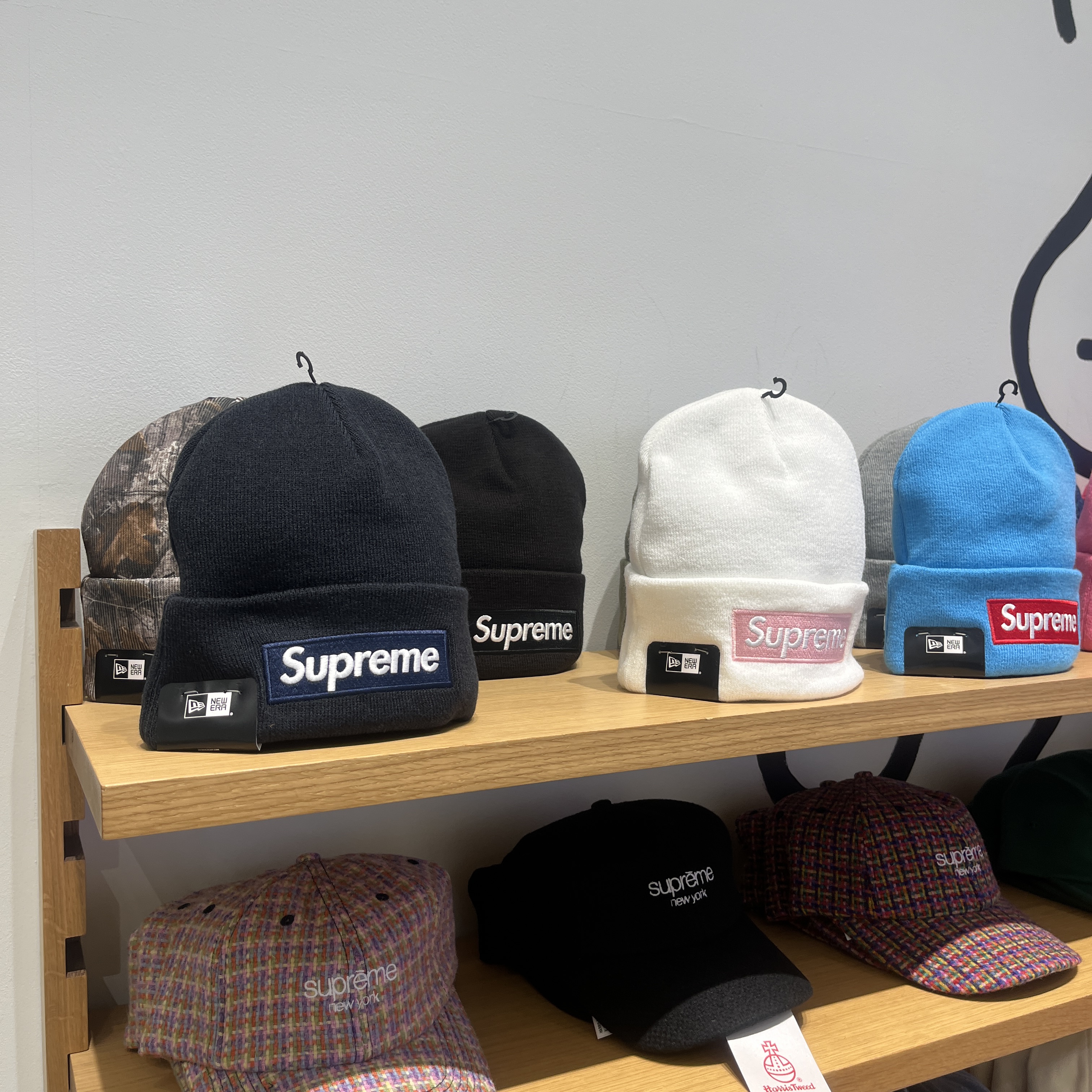 Supreme New Era Box Logo Beanie Black - 25FW, Supreme New Era Box Logo Beanie Heather Grey - 25FW 착용 스타일