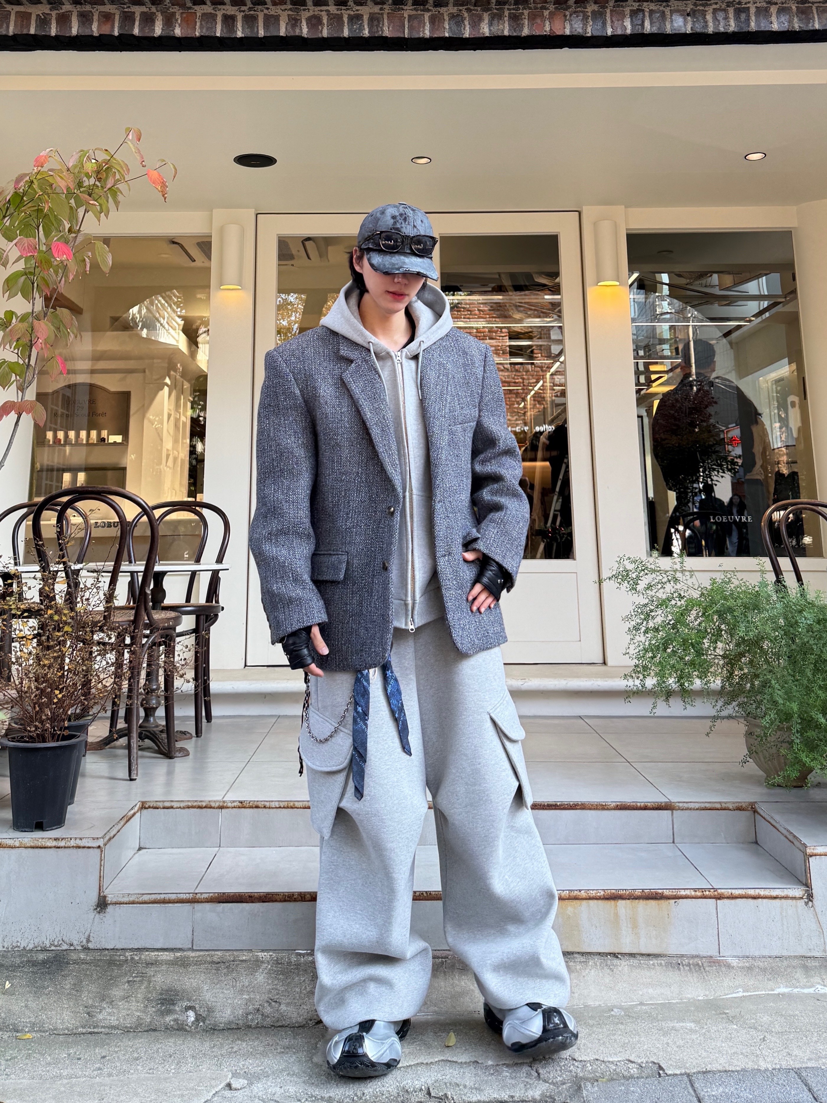 Balenciaga Basketball Sneakers Silver Black, MJD X KOIN SEOUL Wide Cargo Sweat Pants 착용 스타일 - 1