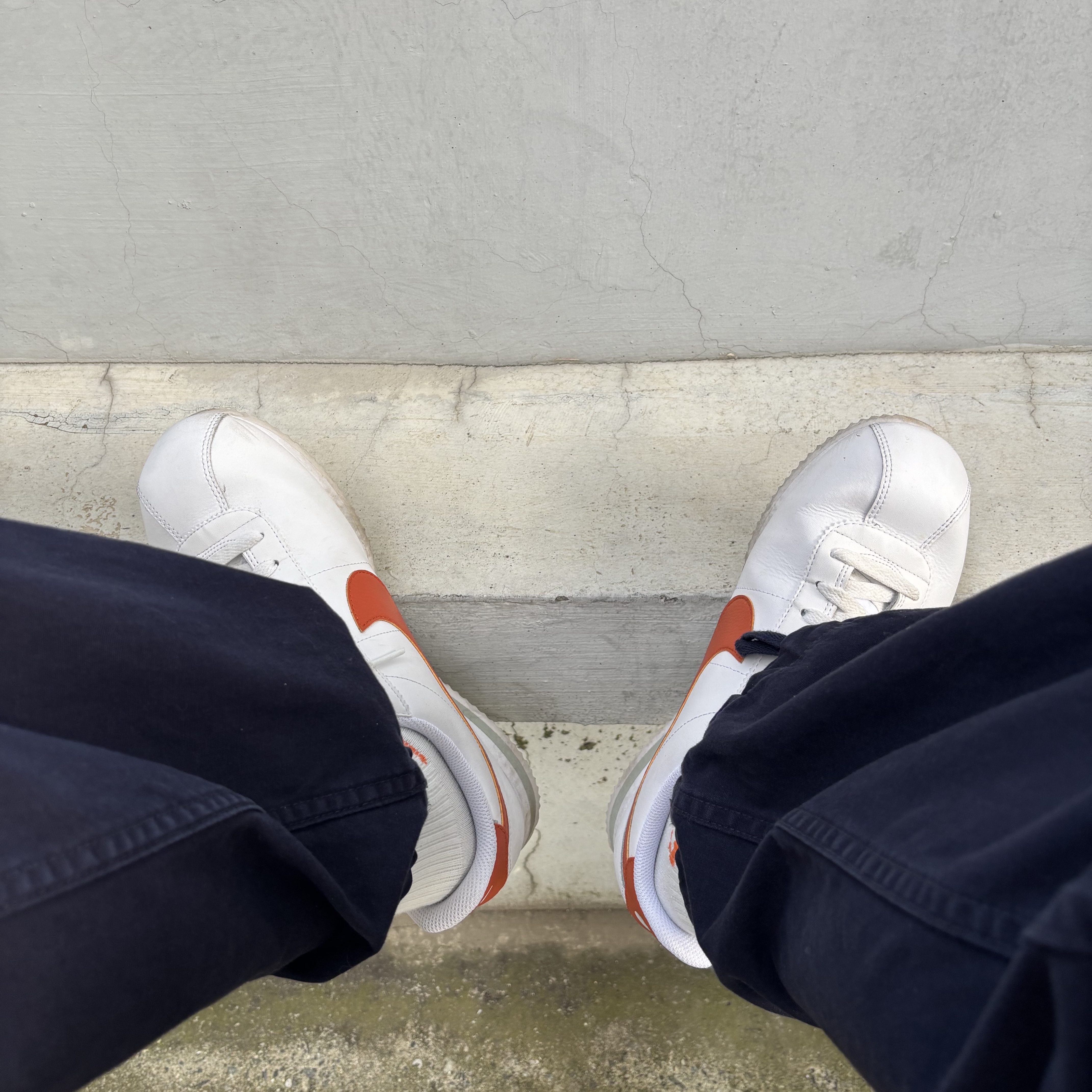 Nike Cortez White Campfire Orange 착용 스타일