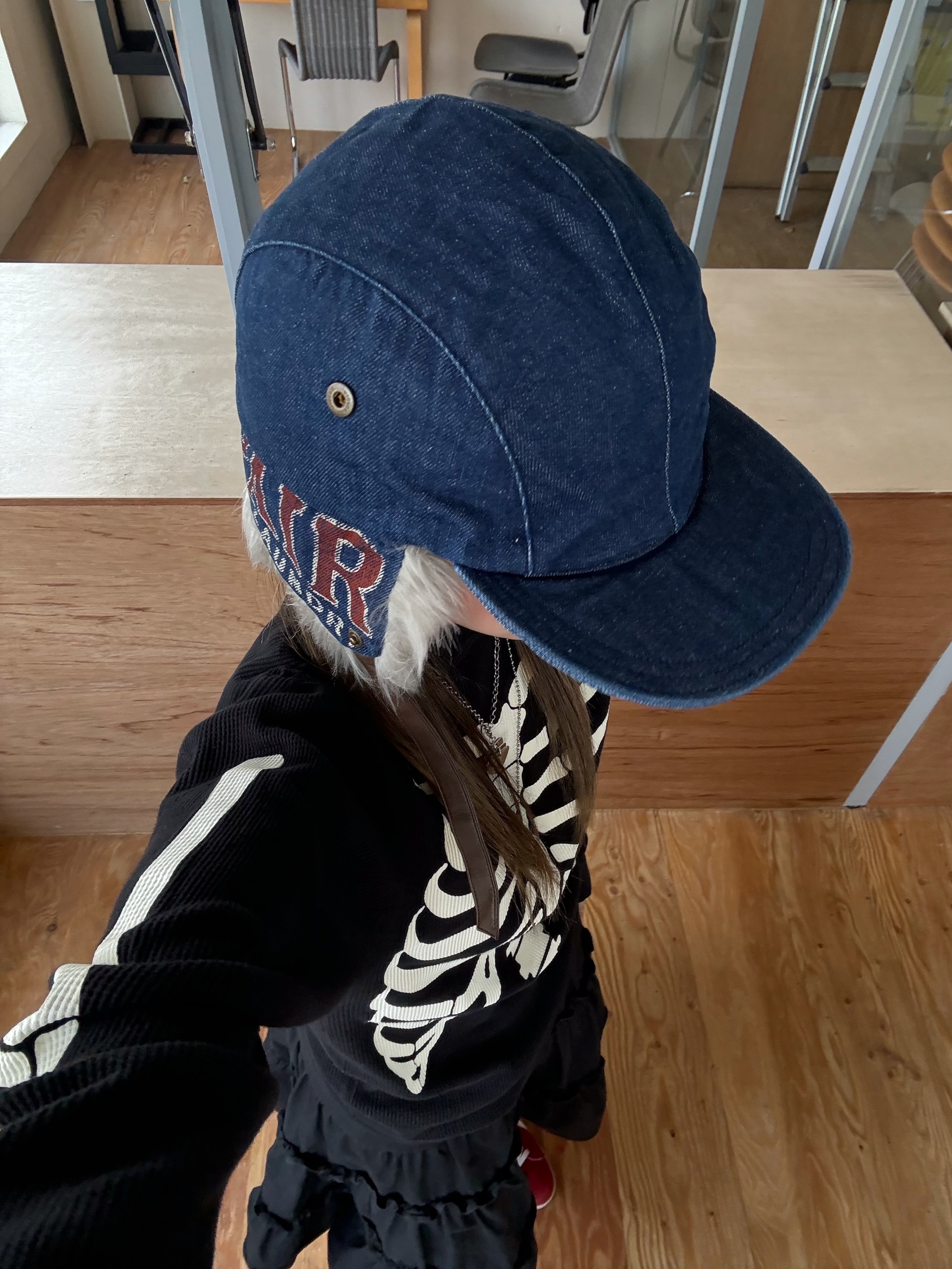 Kapital 11.5 oz. Denim Laundry Hunter Cap Indigo, Supreme Hanes Bones Thermal Crew Black (1 Pack) 착용 스타일