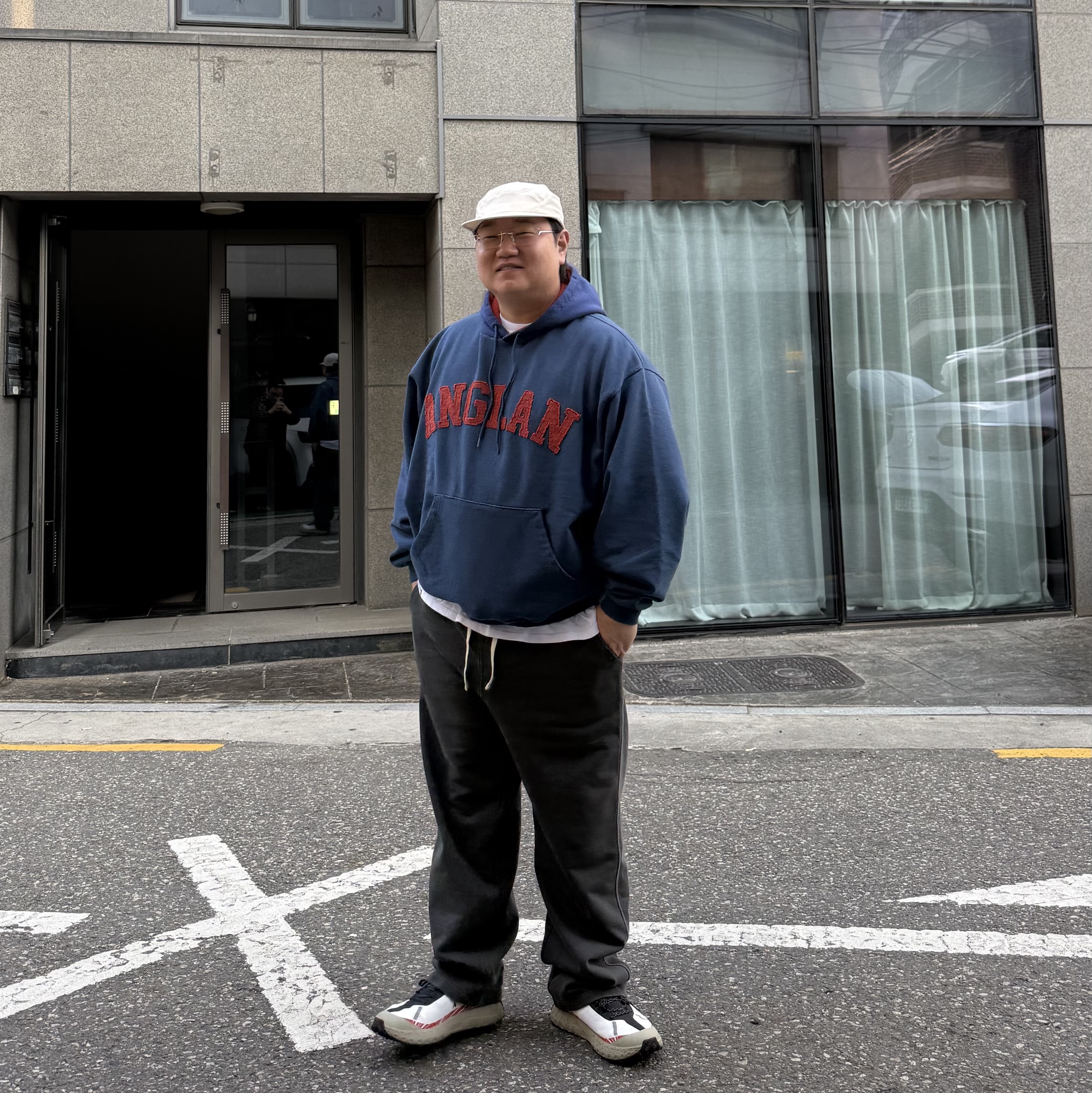 [KREAM 단독]  Knitted Sun Pigment Training Pants Washing Charcoal 착용 스타일 - 2