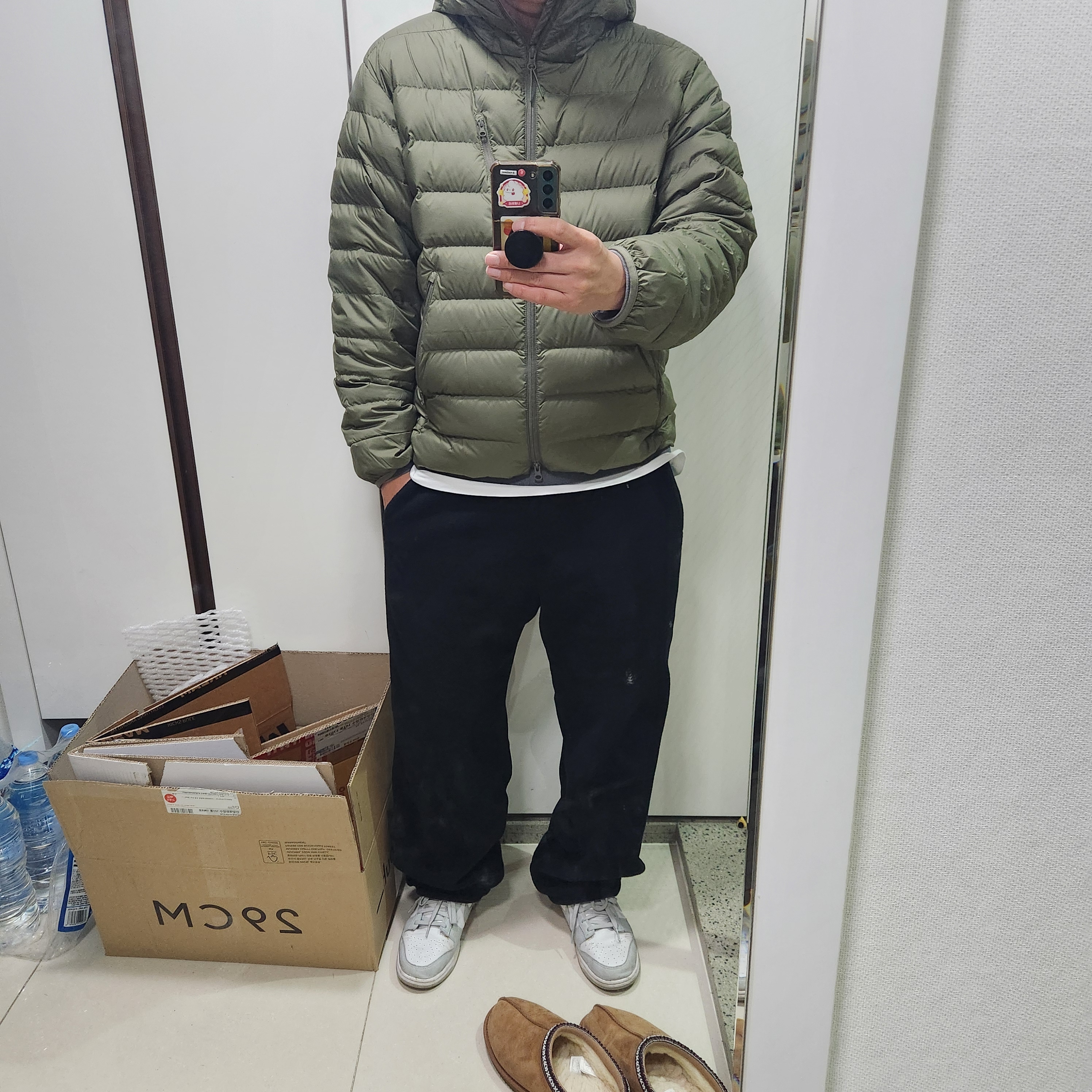 Musinsa Standard City Leisure Hooded Light Down Jacket Khaki 착용 스타일