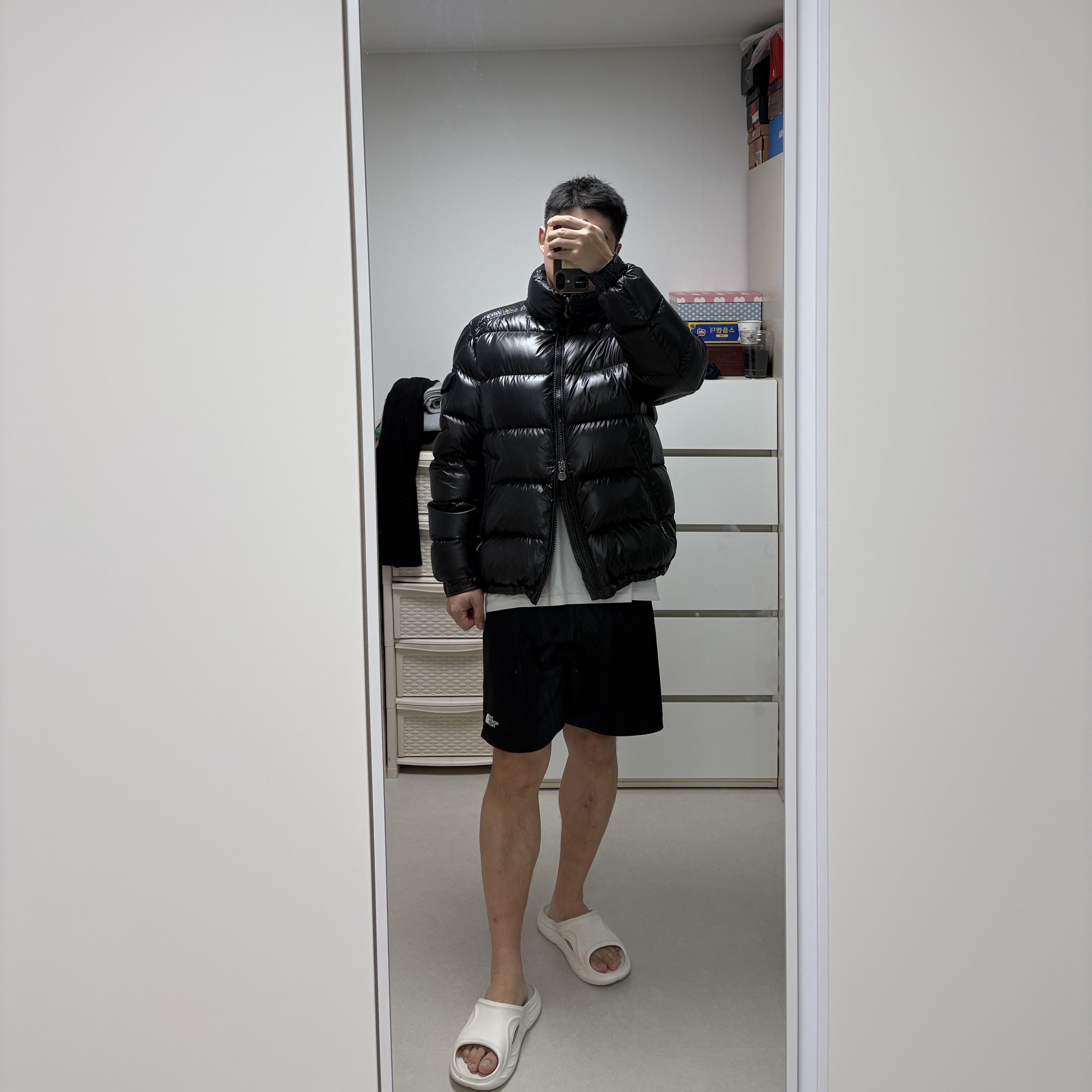 Moncler Maya Short Down Jacket Black - 23FW 착용 스타일