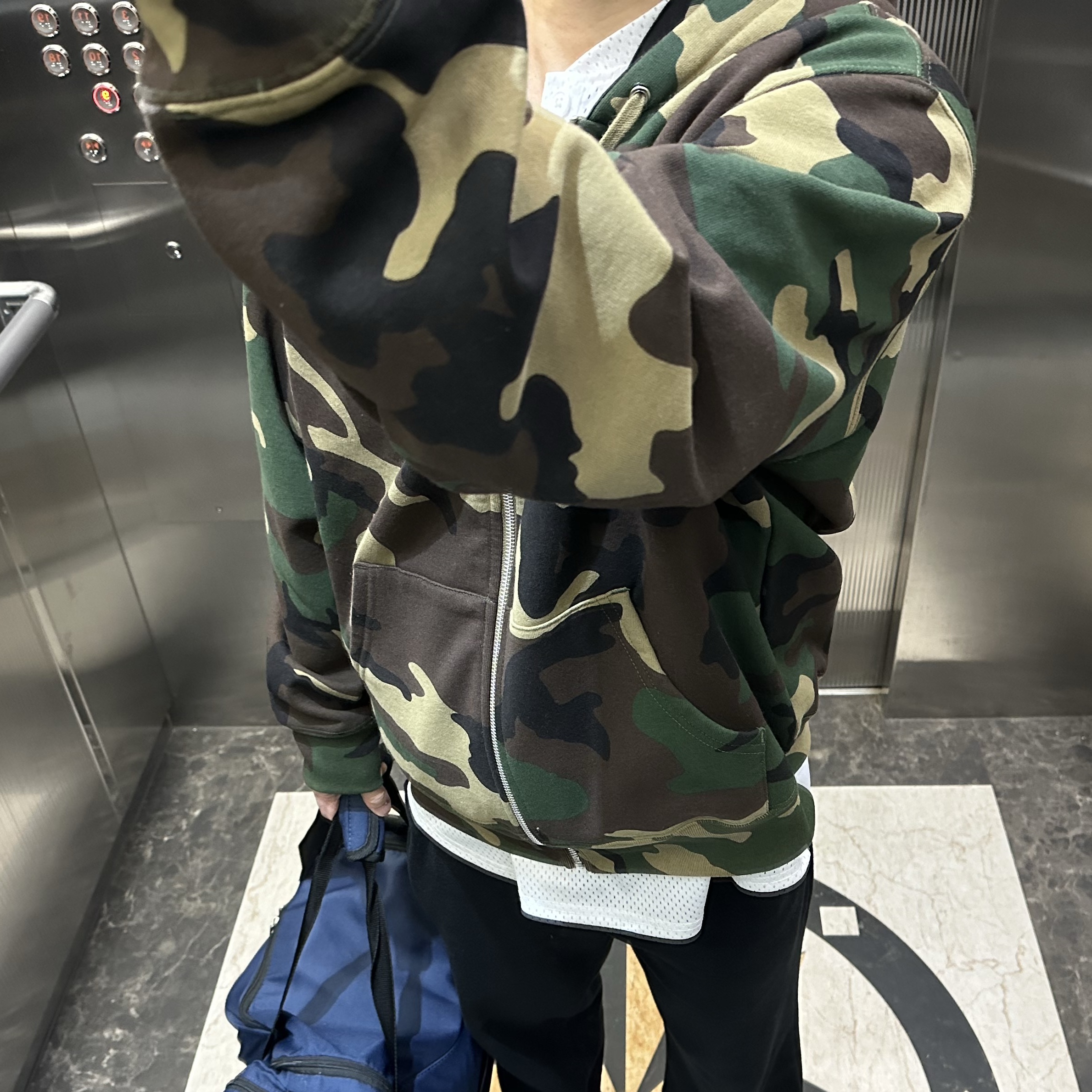 Supreme S Logo Zip Up Hooded Sweatshirt Woodland Camo - 25FW 착용 스타일
