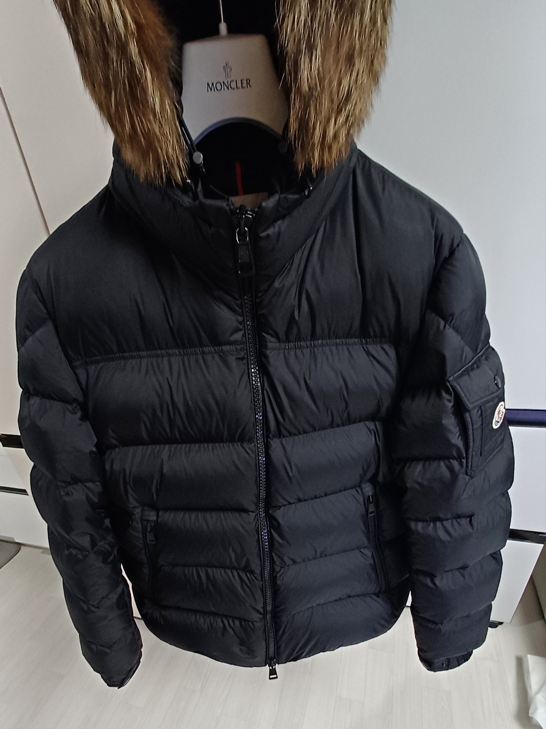 Moncler Marque Short Down Jacket Black - 20FW 착용 스타일