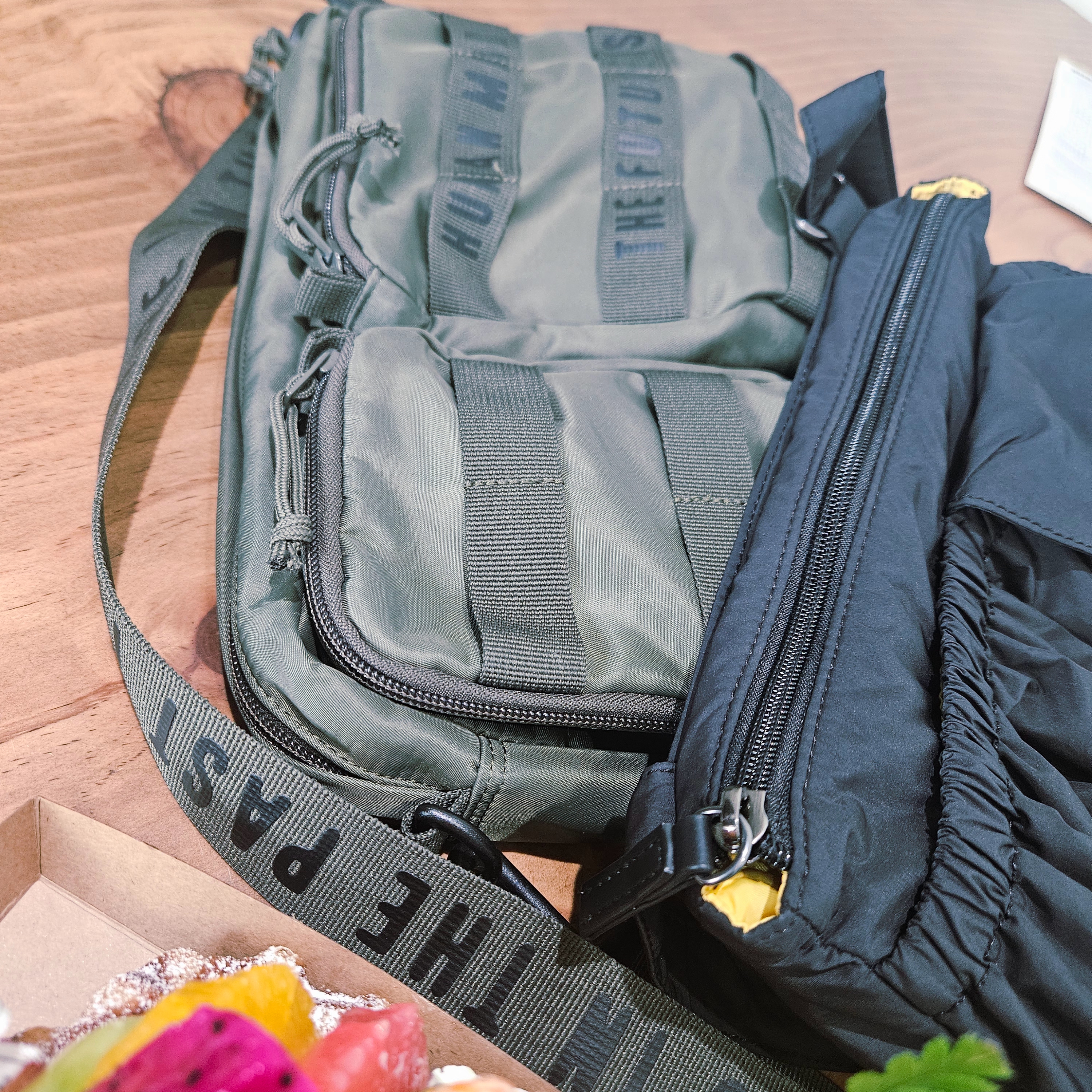 Human Made Military Pouch Large Olive Drab 착용 스타일 - 2