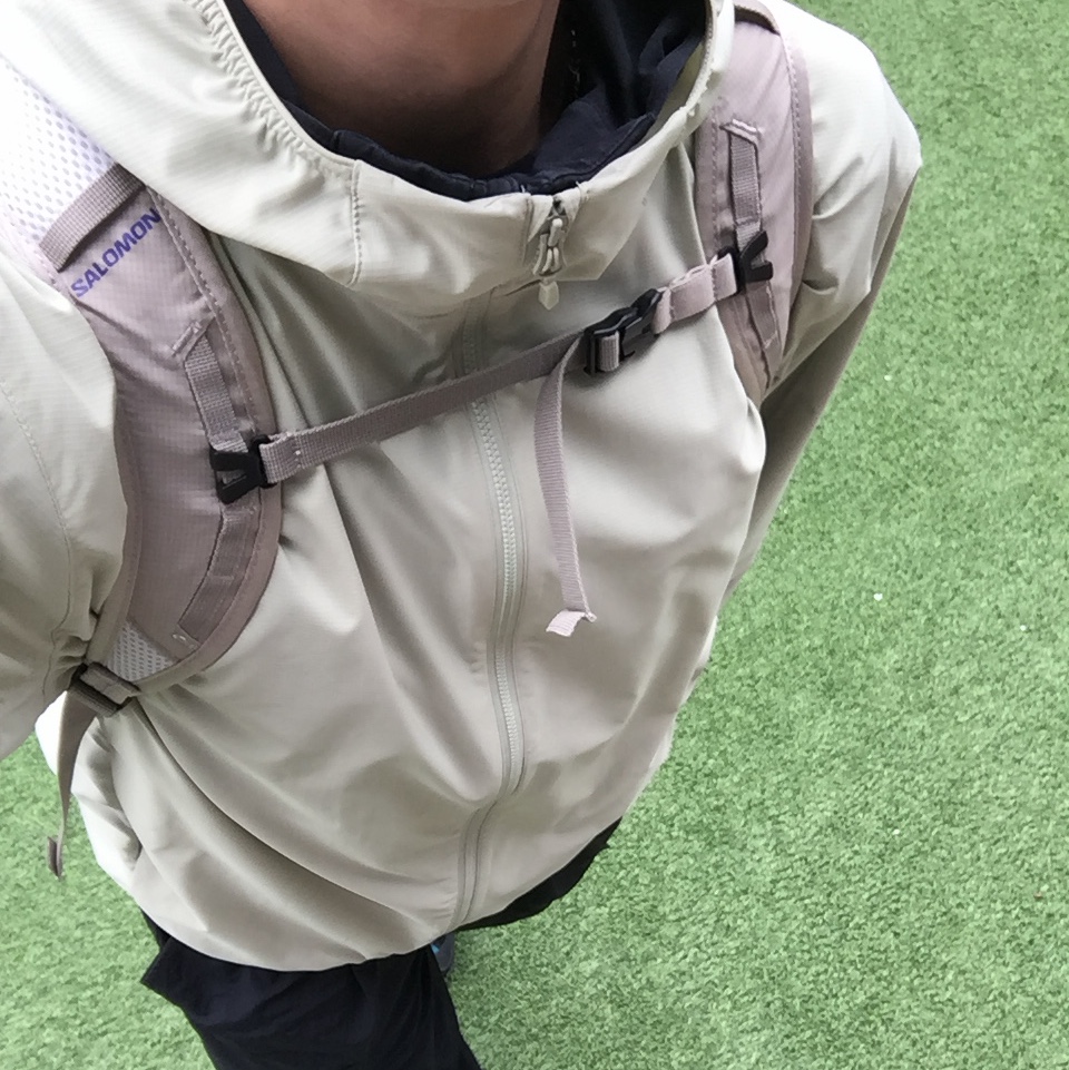 Salomon Trailblazer 20 Vintage Khaki Glacier Grey 착용 스타일 - 2