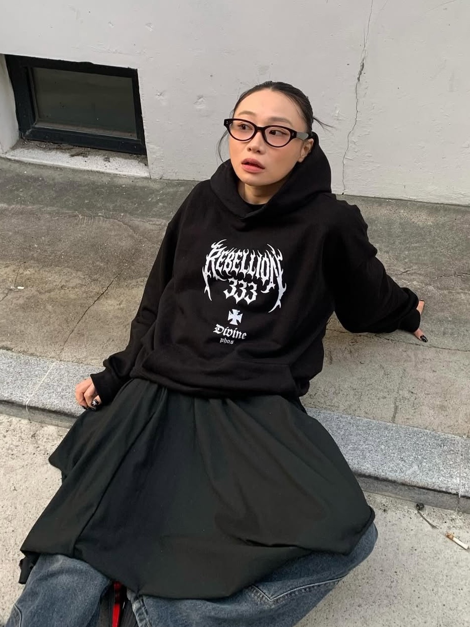 PHOS333 Rebellion 333 Hoodie Black, PHOS333 Rebellion 333 Hoodie Melange White 착용 스타일 - 3