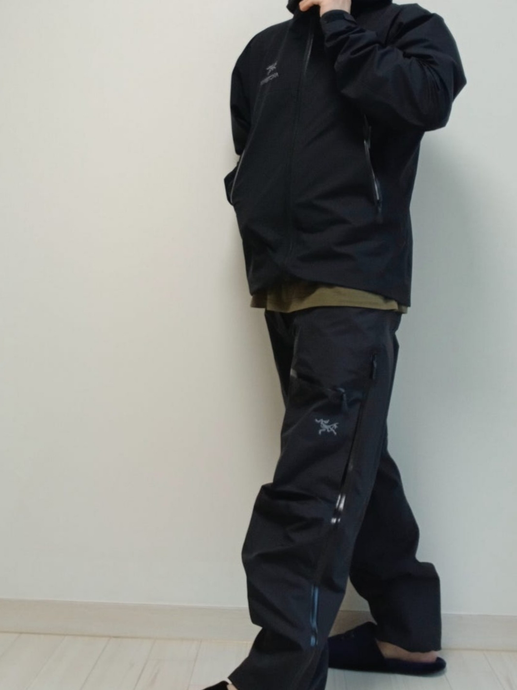 Arc'teryx Kragg SL Cotton LS Shirt Tatsu, Arc'teryx Beta Jacket Black 착용 스타일 - 3