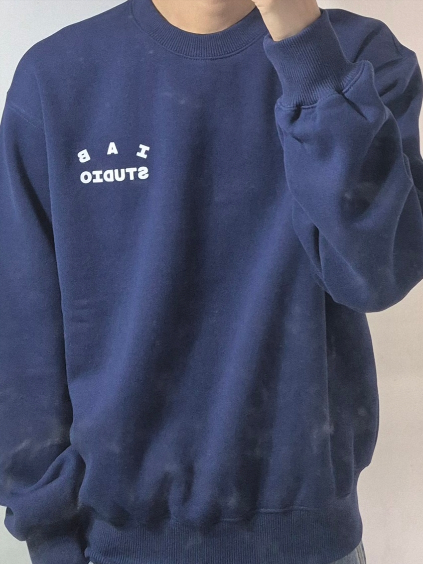 IAB Studio IAB Original Sweatshirt Navy 착용 스타일 - 3