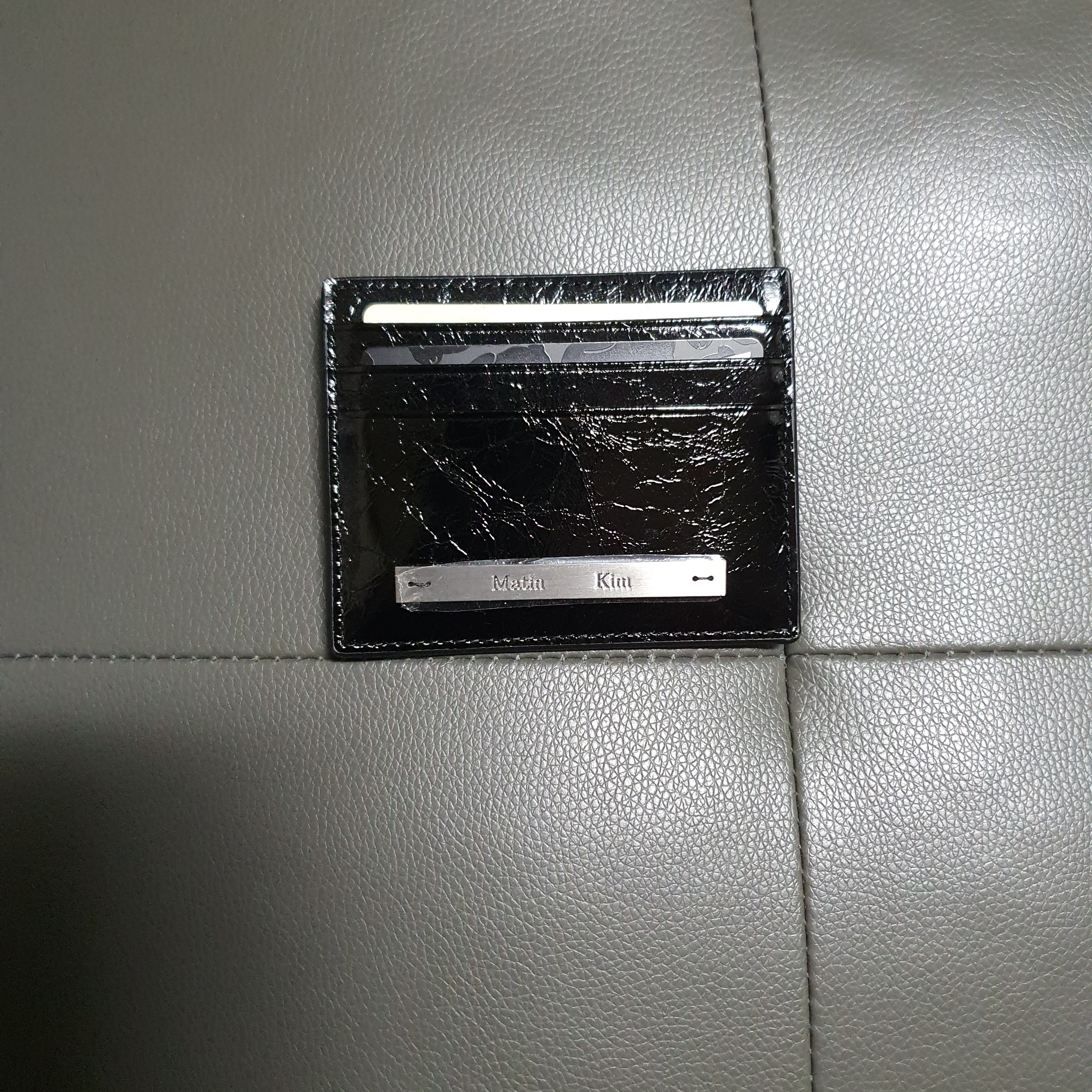 Matin Kim Glossy Slim Metal Card Holder Black 착용 스타일