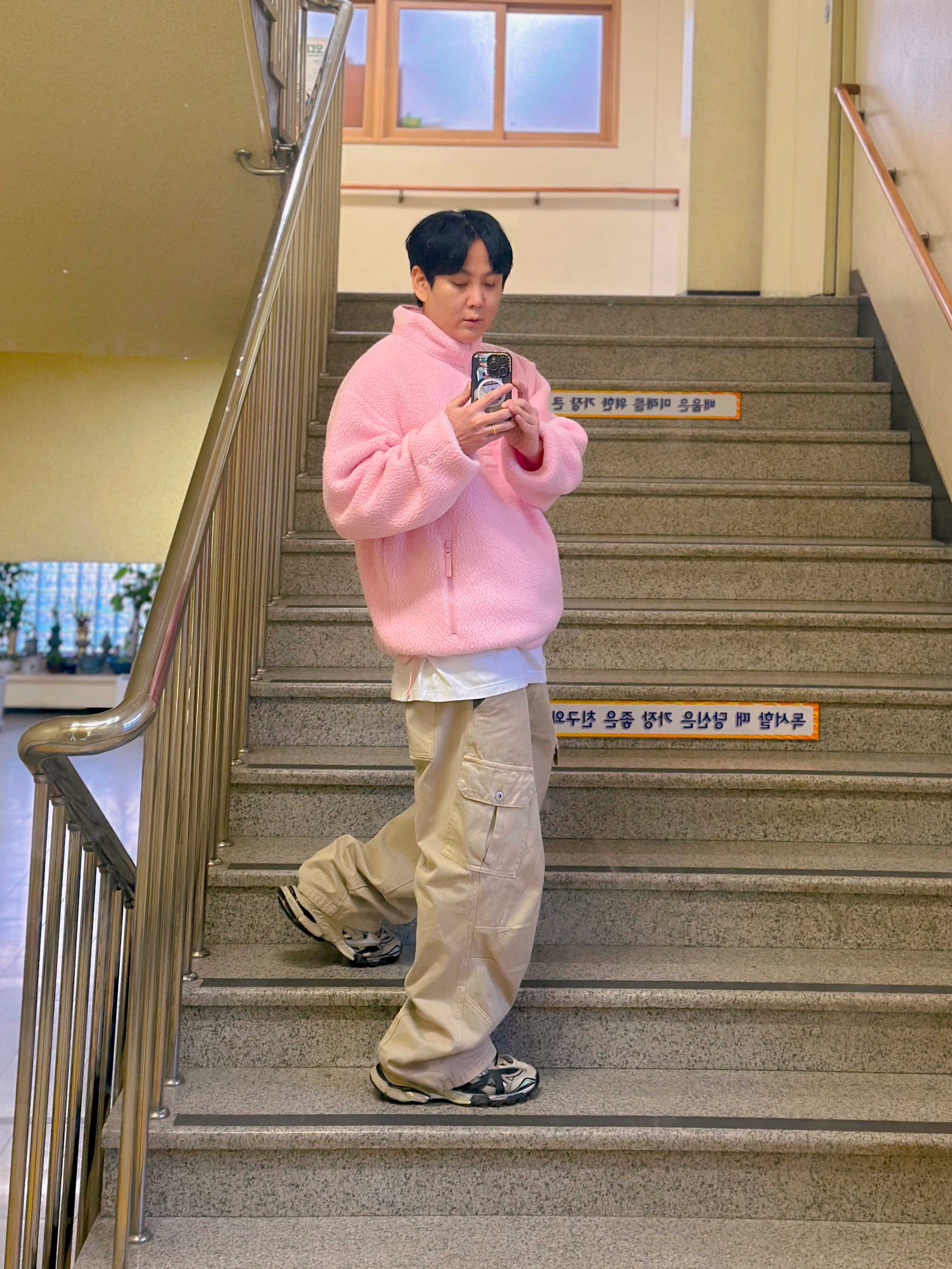 Supreme Polartec Shearling Reversible Pullover Pink - 25FW 착용 스타일 - 1