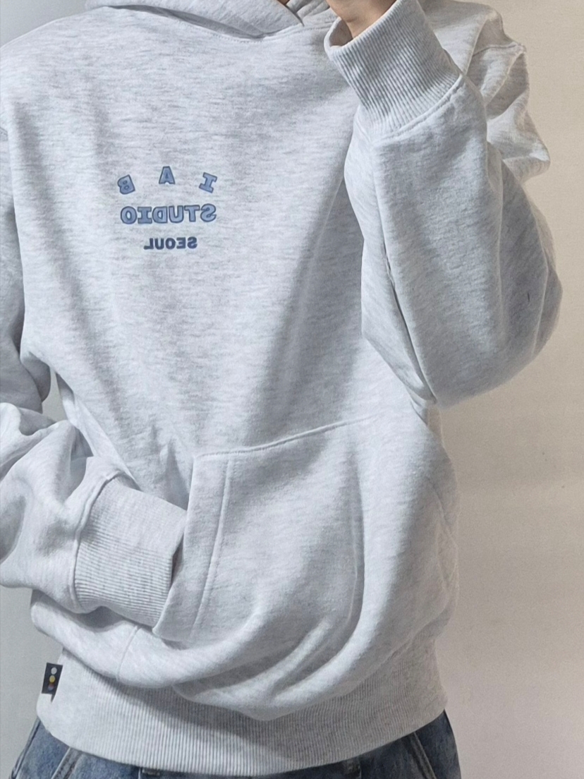 IAB Studio Seoul Hoodie Light Gray 착용 스타일 - 3