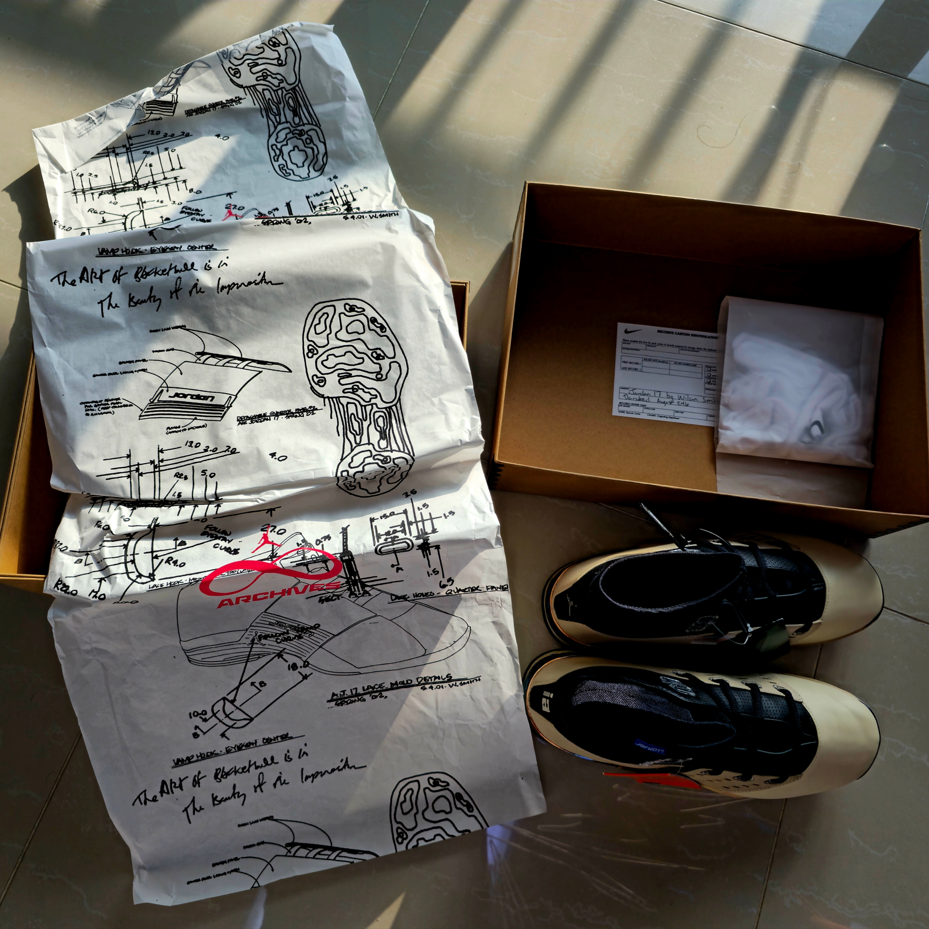 Jordan 17 Retro Low SP X Infinite Archives Beach Metallic Silver 착용 스타일