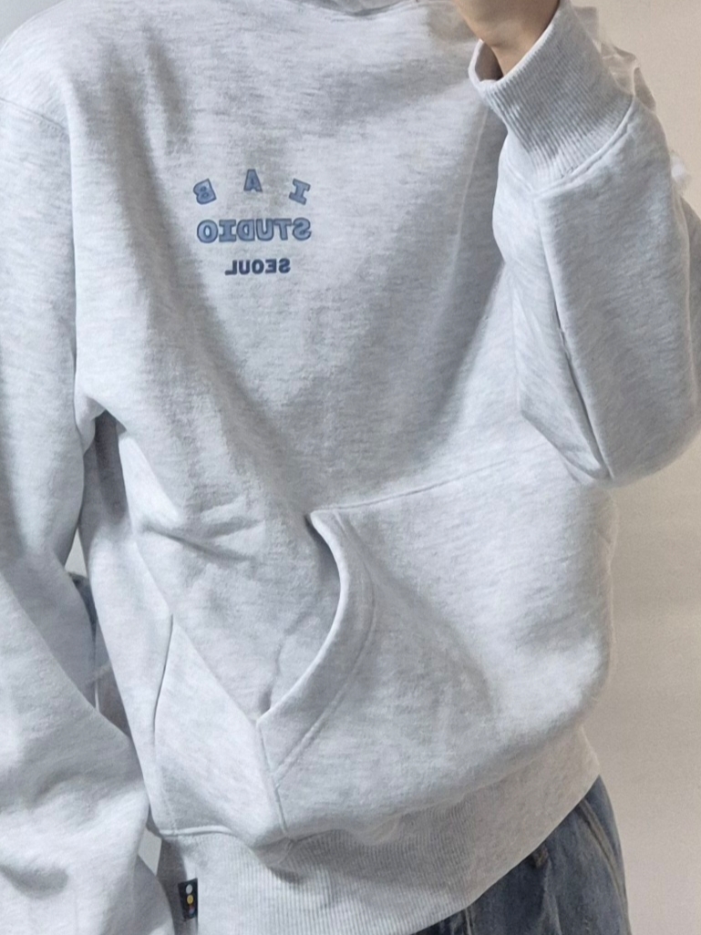 IAB Studio Seoul Hoodie Light Gray 착용 스타일 - 1