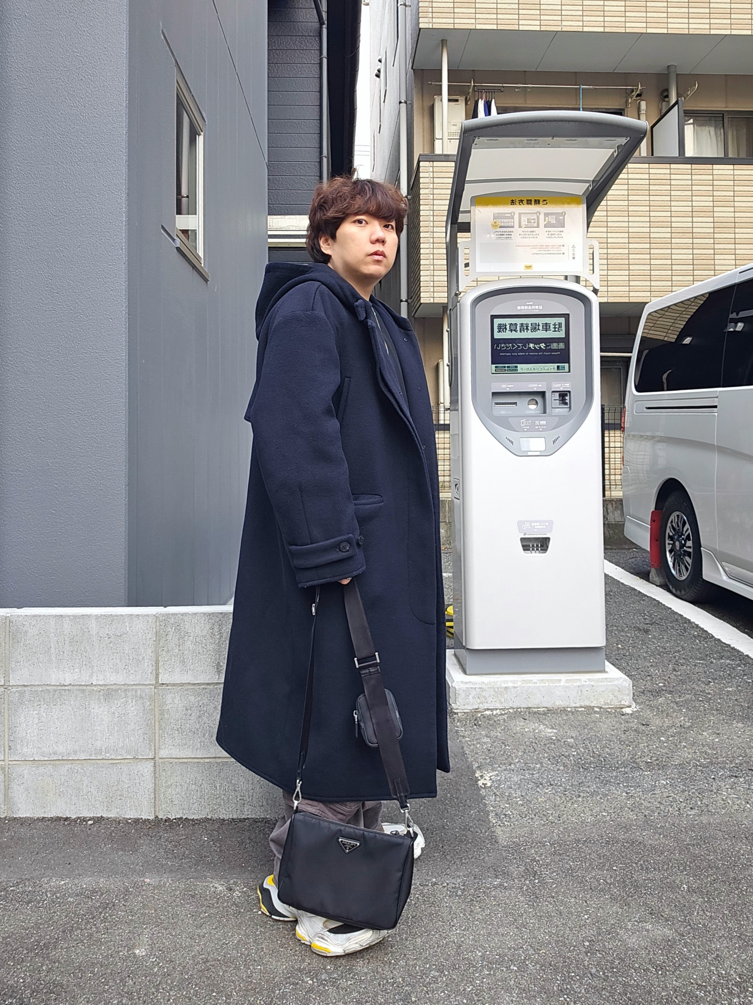 Prada Re-Nylon and Saffiano Leather Shoulder Bag Black 착용 스타일