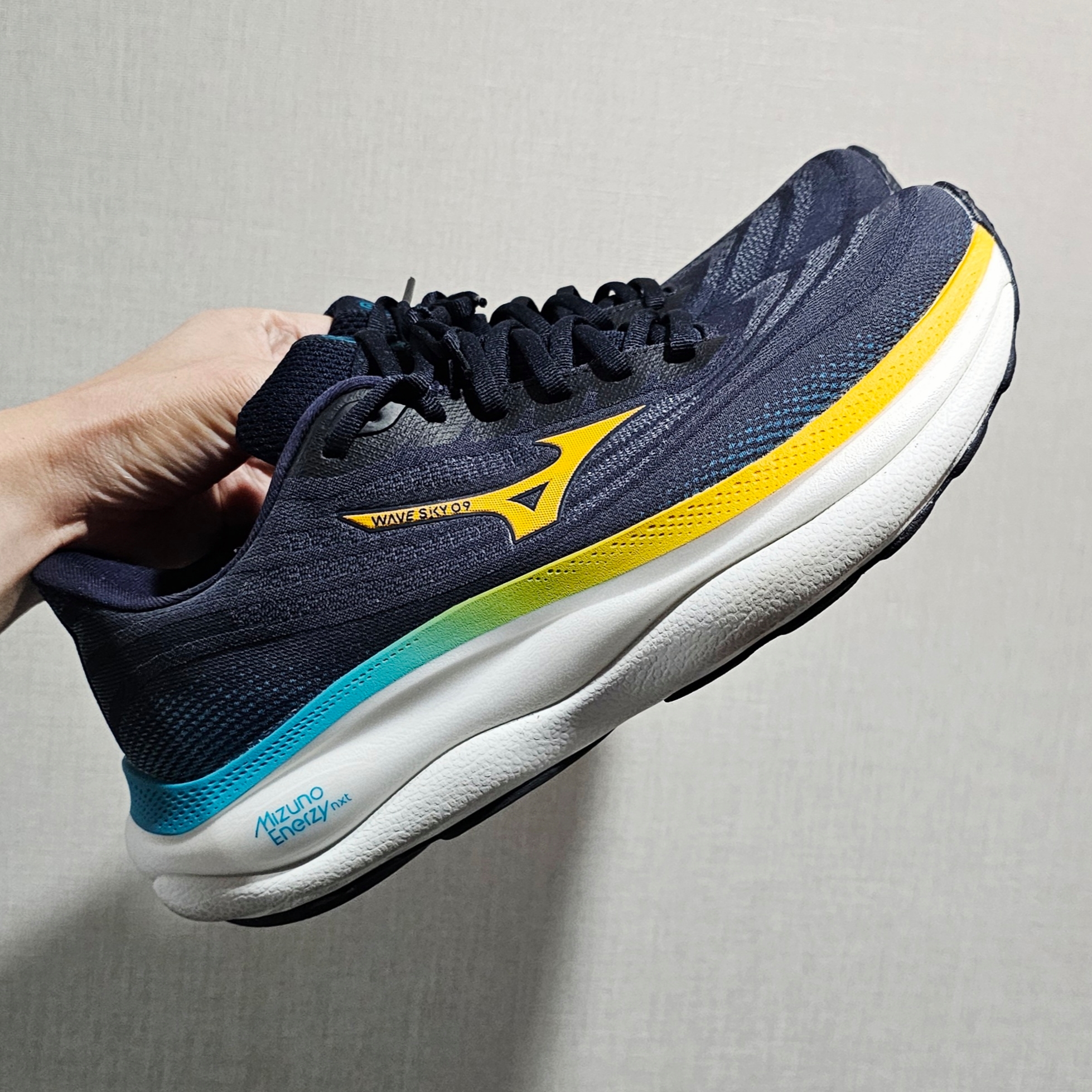 Mizuno Wave Sky 9 Baritone Blue Citrus 착용 스타일