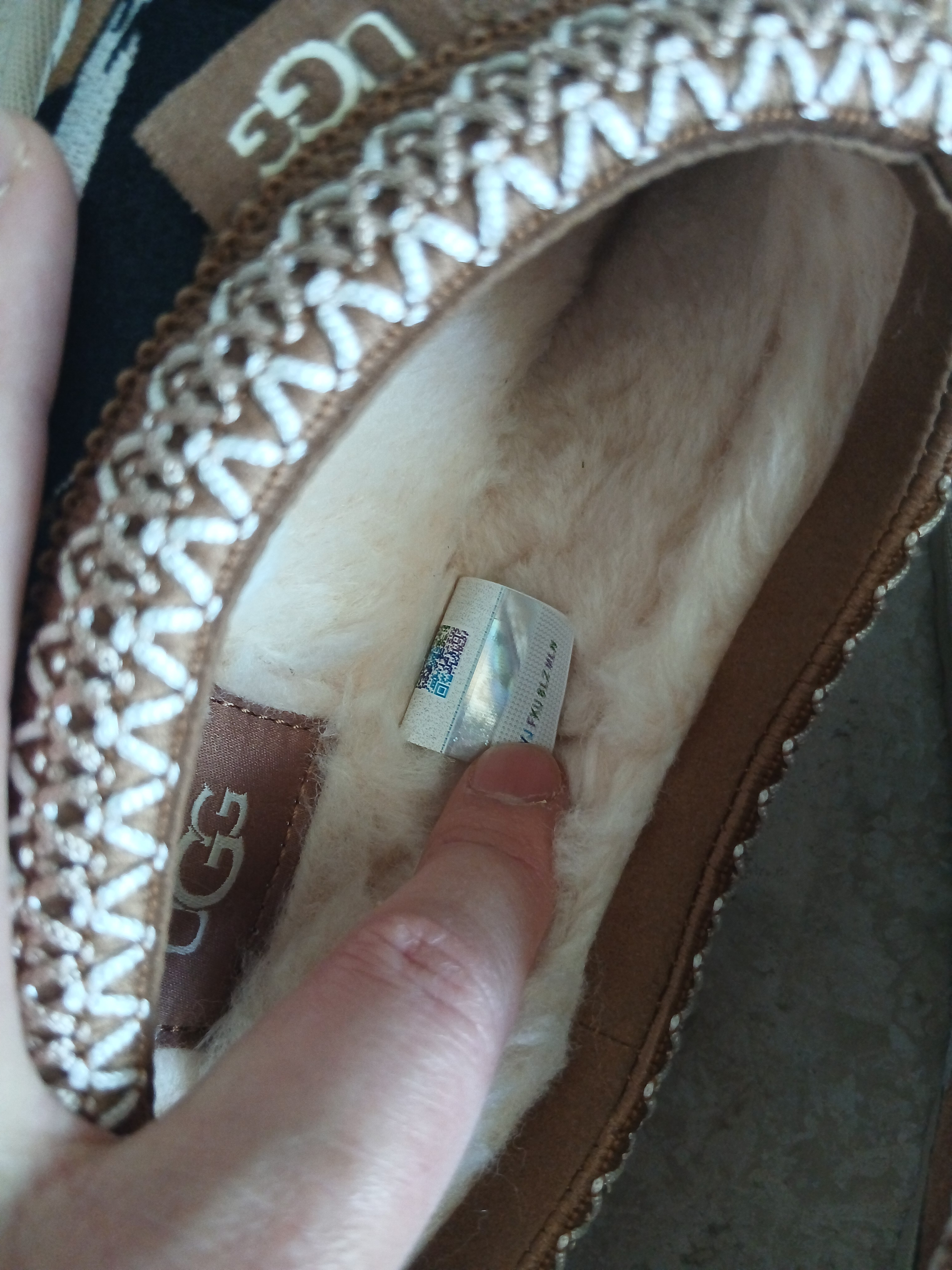 UGG x Palace x Looney Tunes Tasman Slipper Chestnut 착용 스타일 - 10