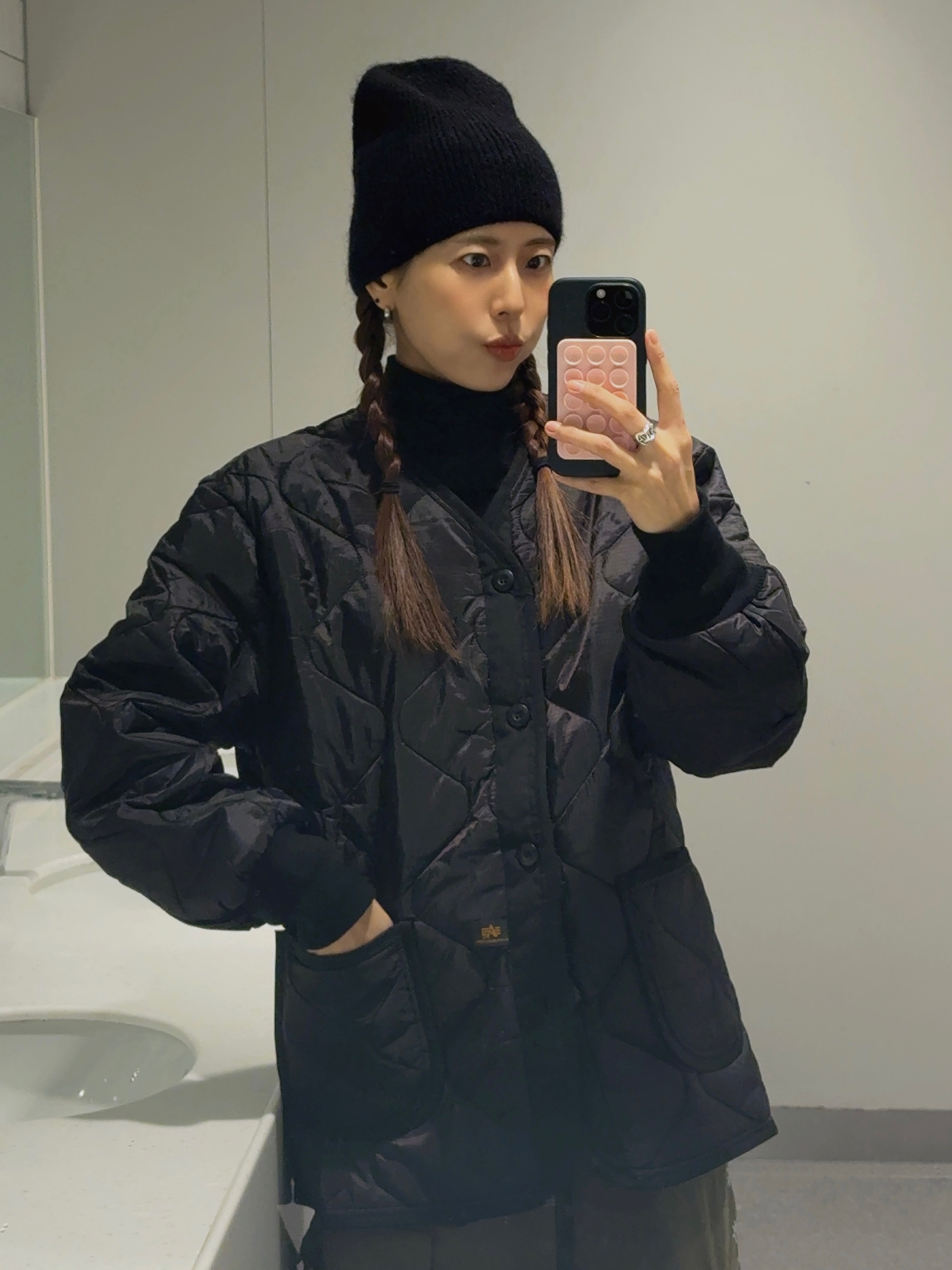 CDG x Alpha Industries Liner Jacket Black 착용 스타일