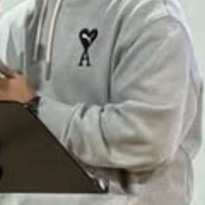 Puma x AMI Hoodie Light Gray Heather 착용 스타일