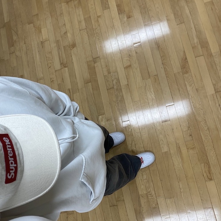 Nike Solo Swoosh Fleece Pullover Hoodie Birch Heather White - US/EU 착용 스타일