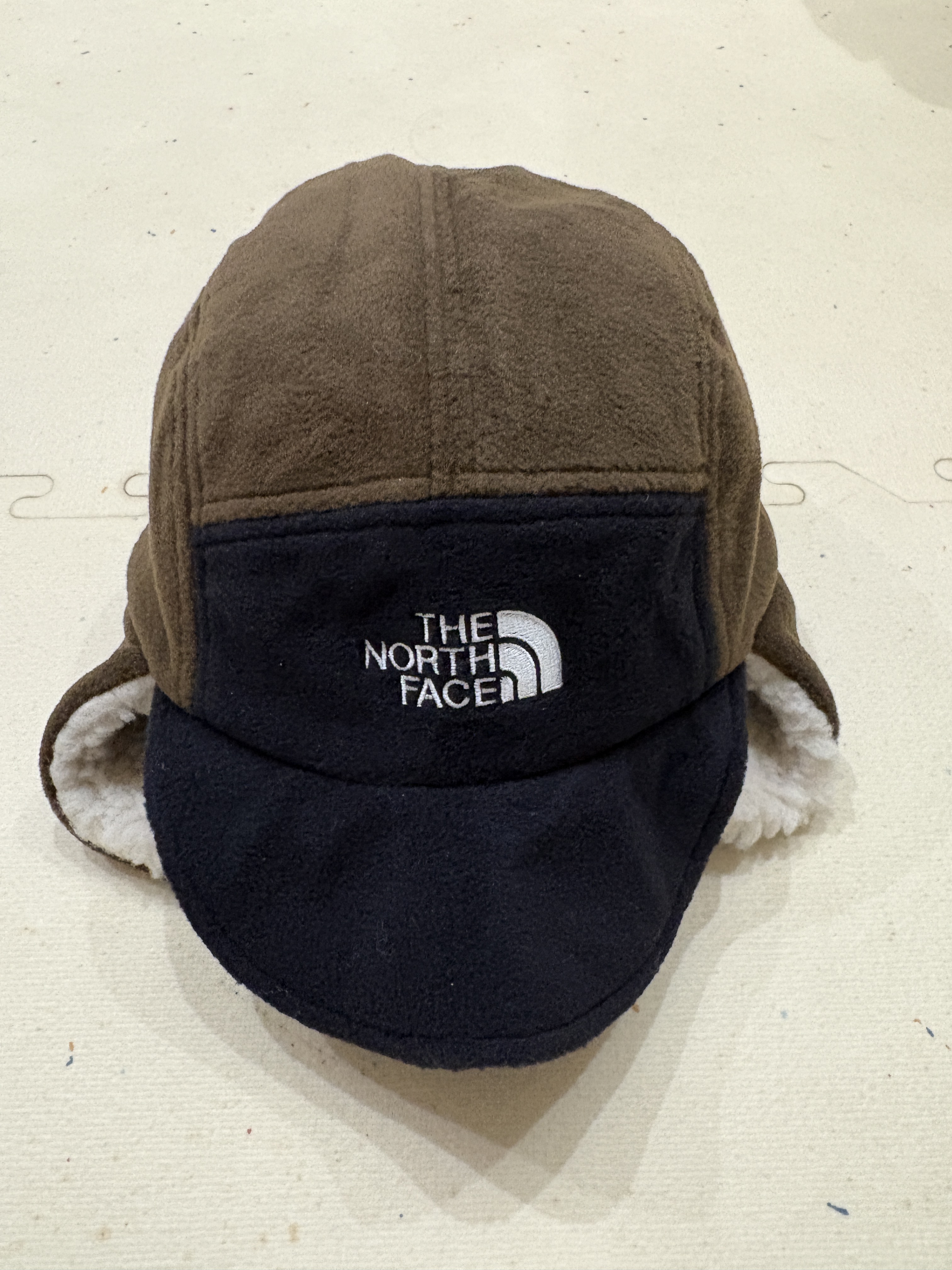 The North Face Fleece Earmuff EX Cap Cocoa Brown 착용 스타일 - 1
